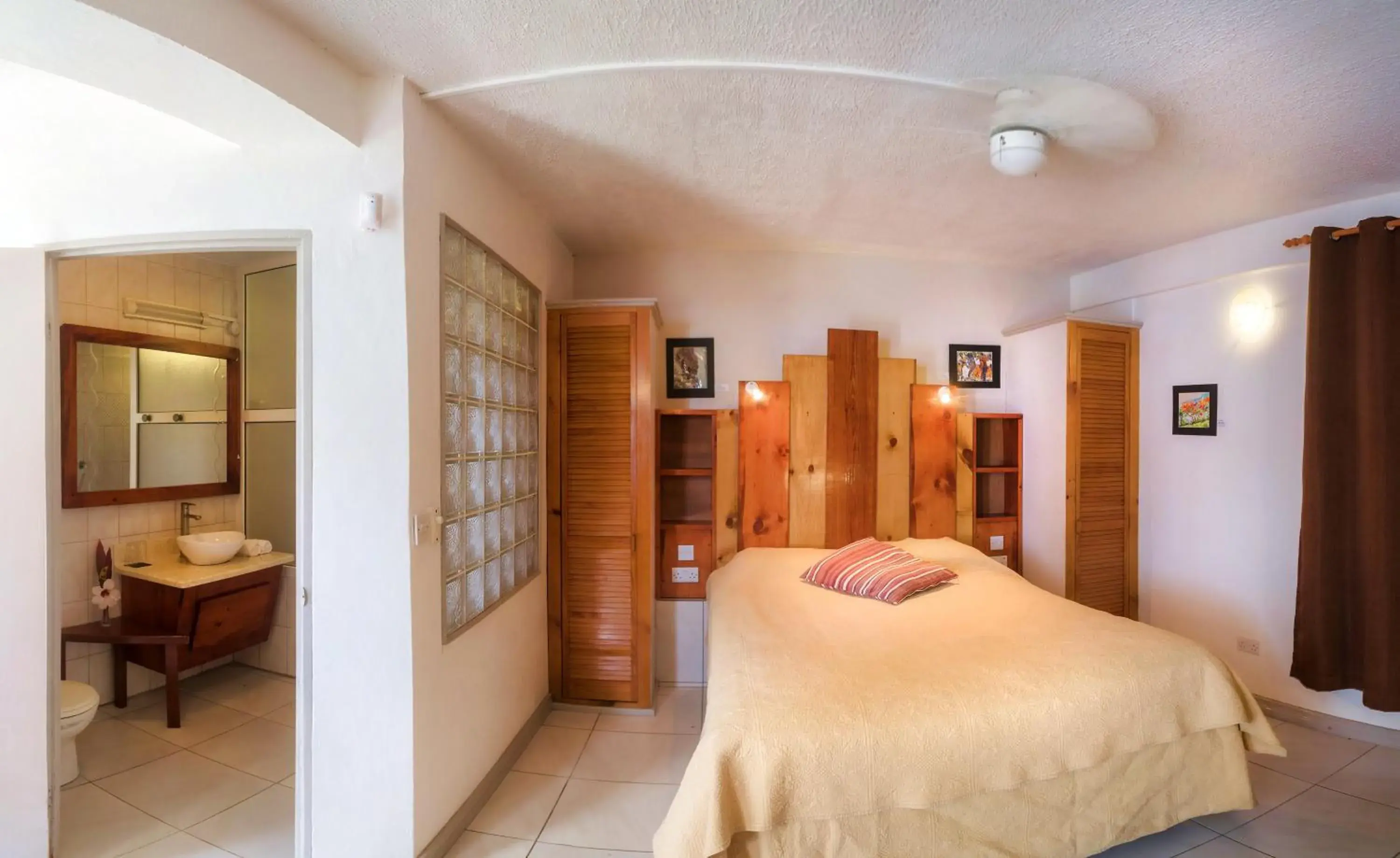 Queen Room in The Champs Queen Room in The Champs