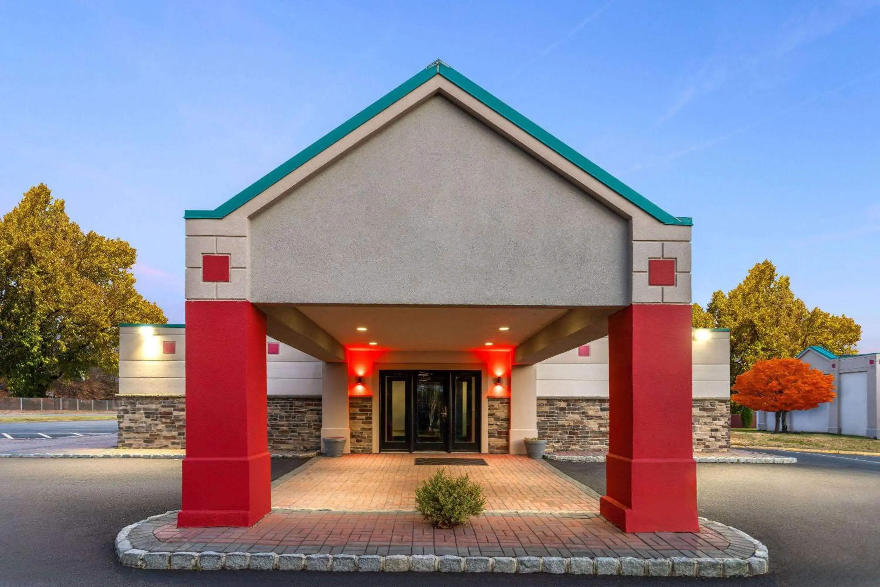 Property building in Ramada by Wyndham Parsippany Property building in Ramada by Wyndham Parsippany