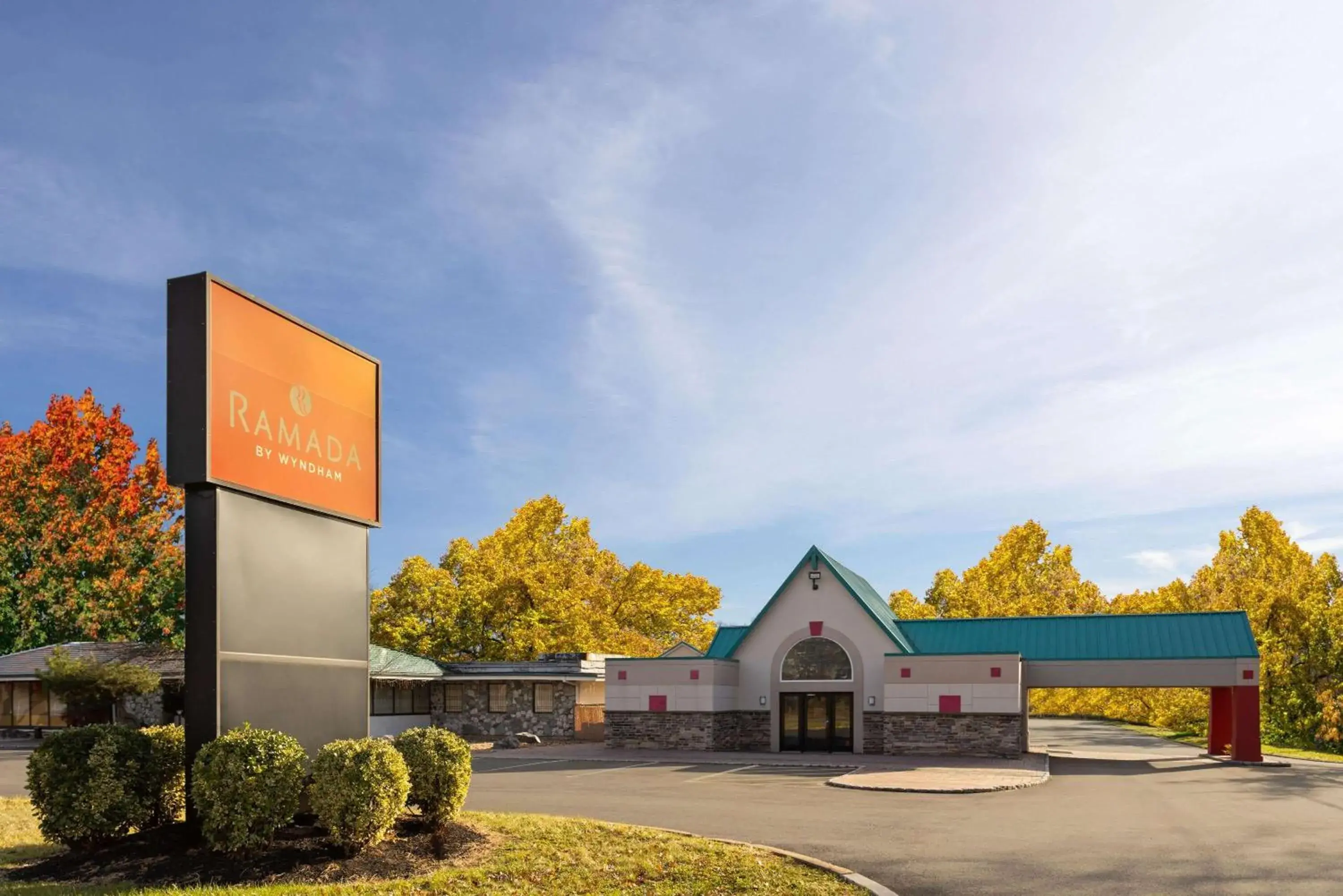 Property building in Ramada by Wyndham Parsippany Property building in Ramada by Wyndham Parsippany
