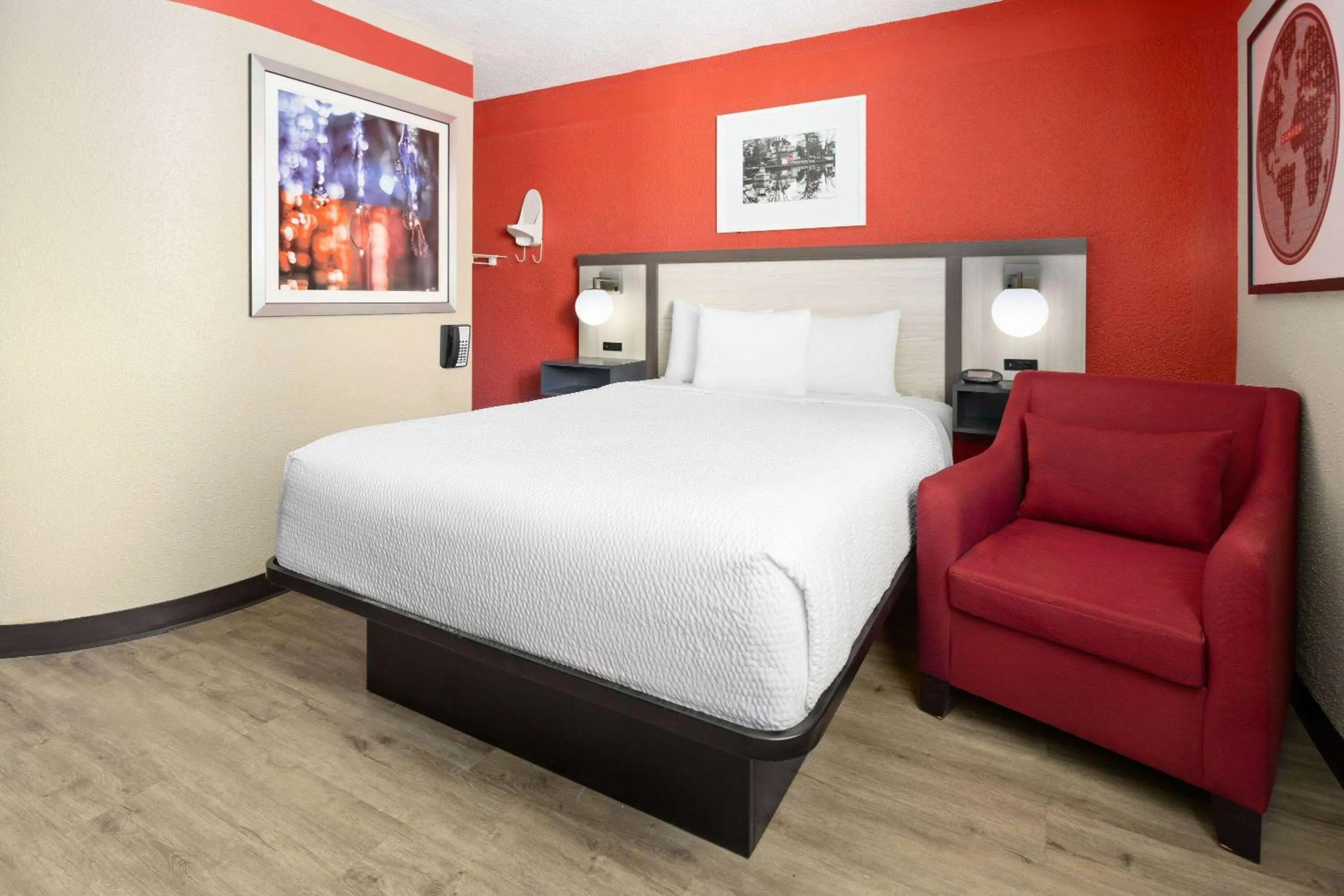 Photo of the whole room, Bed in Ramada by Wyndham Parsippany