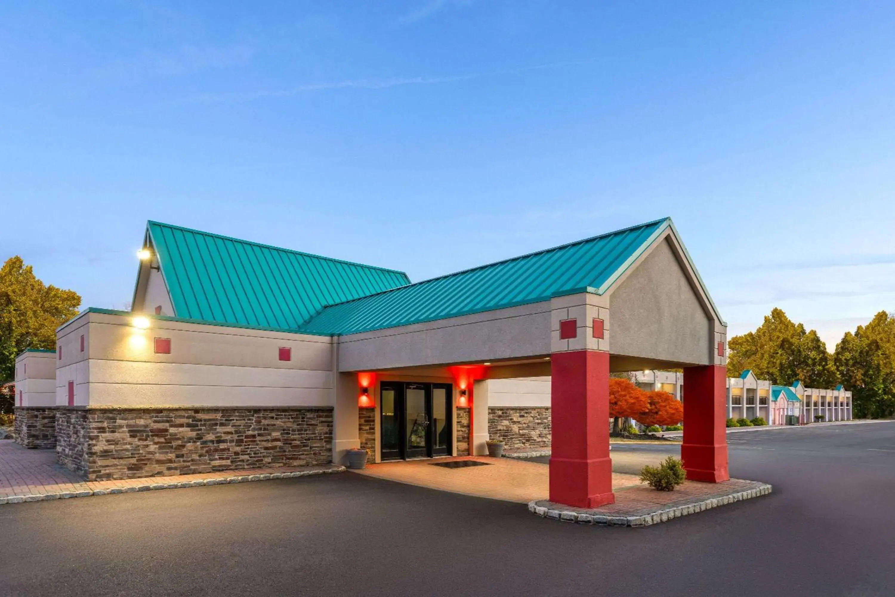 Property building in Ramada by Wyndham Parsippany Property building in Ramada by Wyndham Parsippany