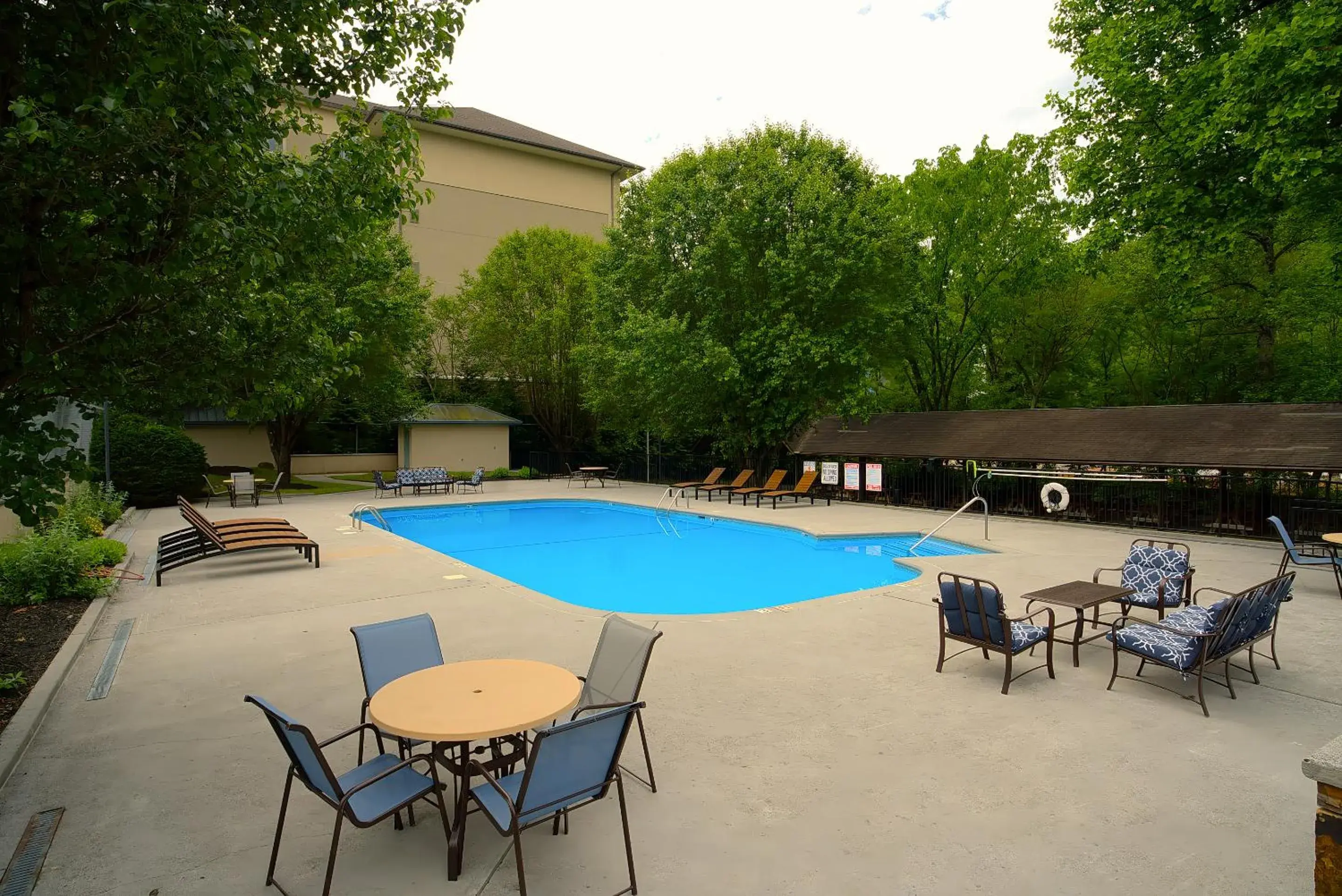 Swimming pool in Glenstone Lodge Swimming pool in Glenstone Lodge
