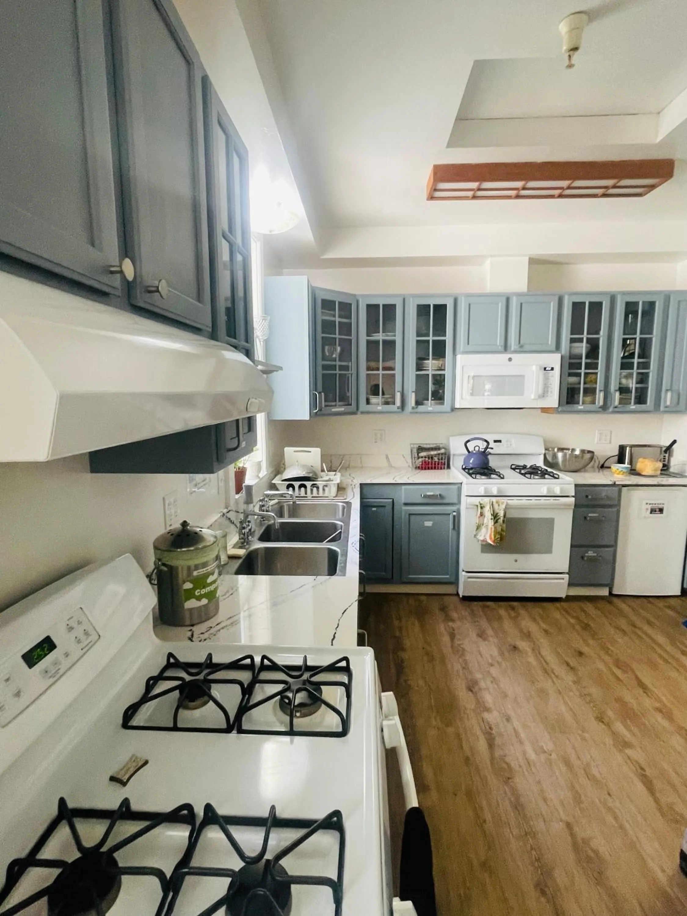 Communal kitchen in Santa Cruz Hostel