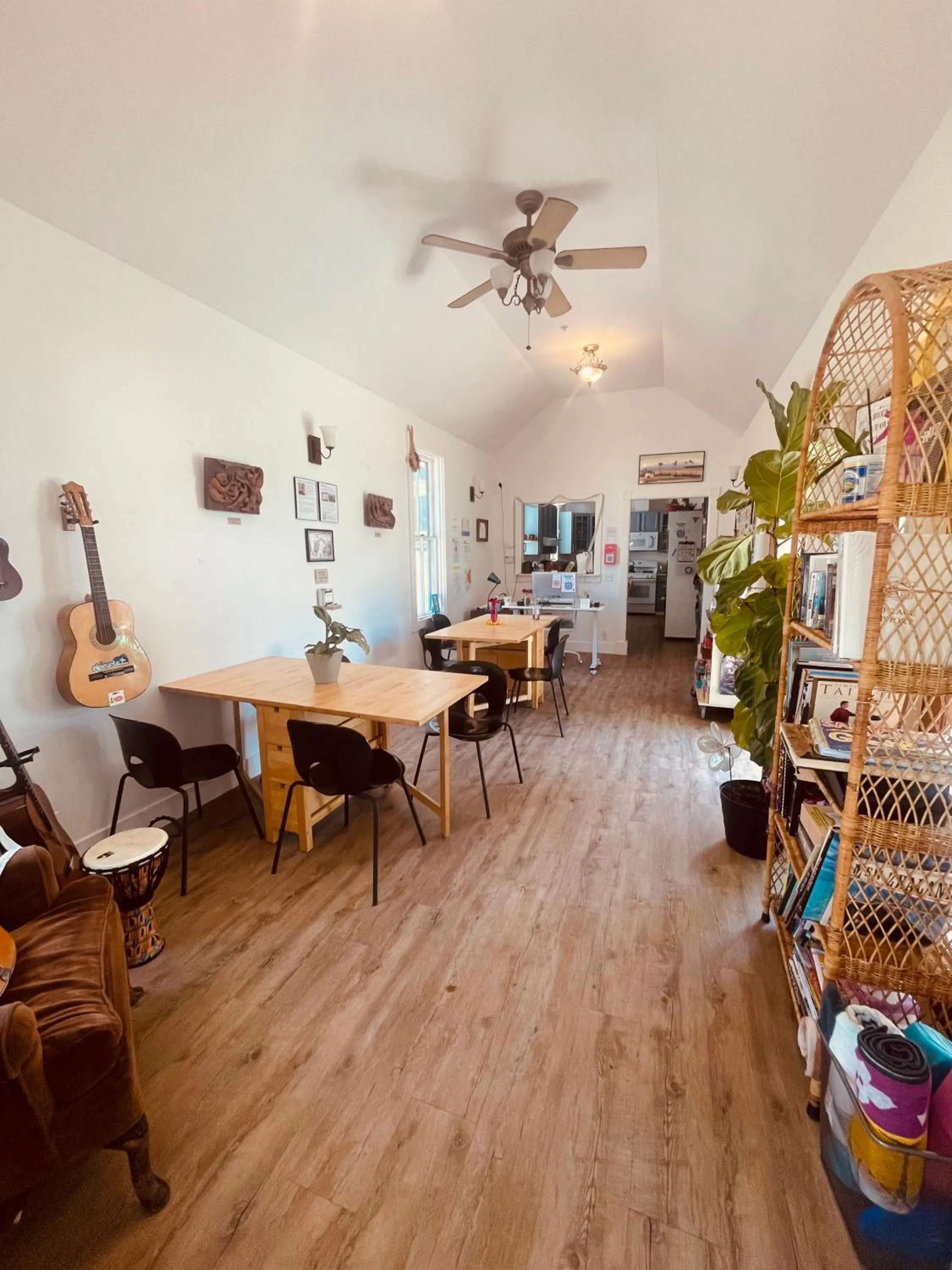 Dining area in Santa Cruz Hostel