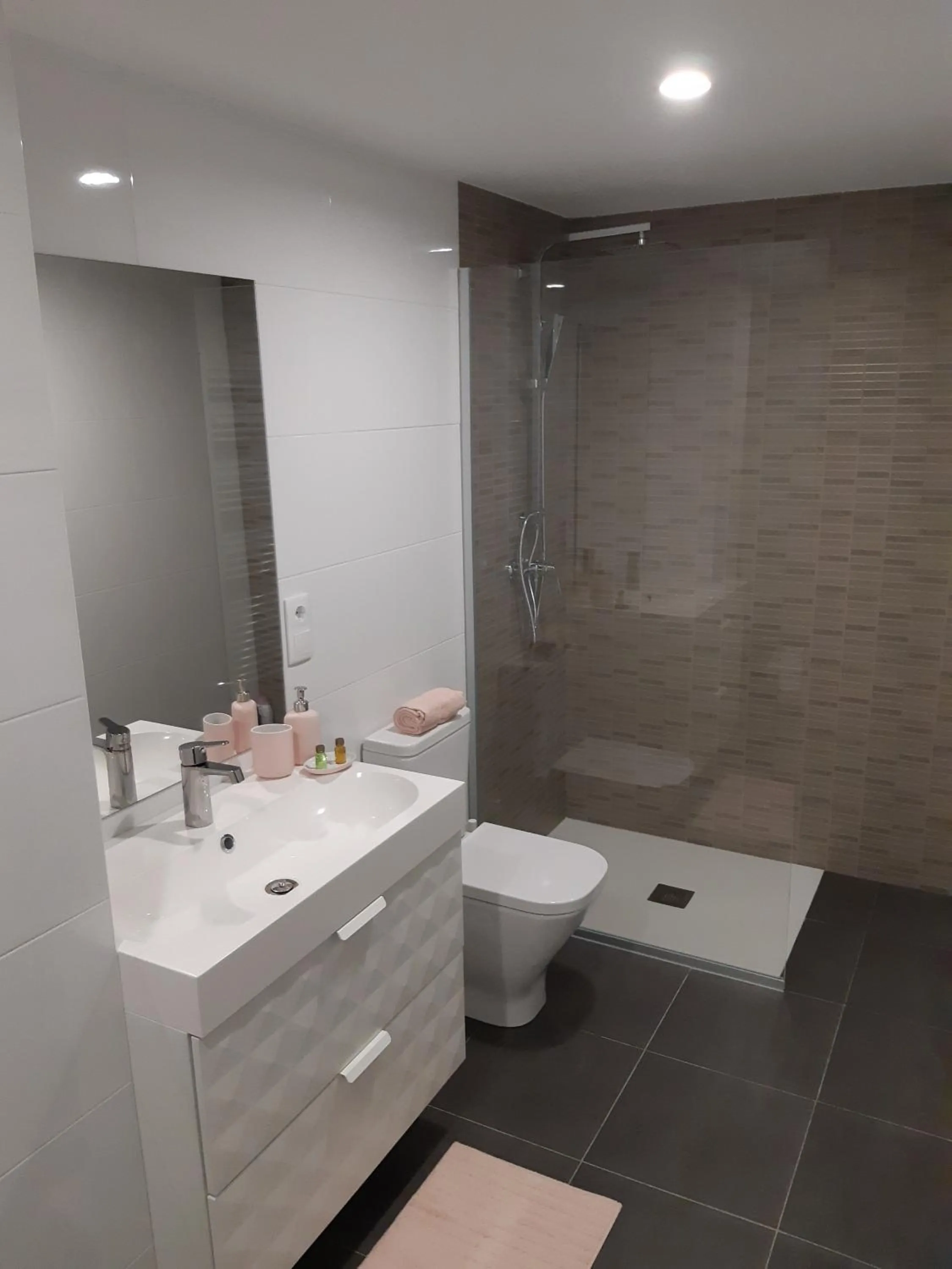 Bathroom in Apartamentos Nájera