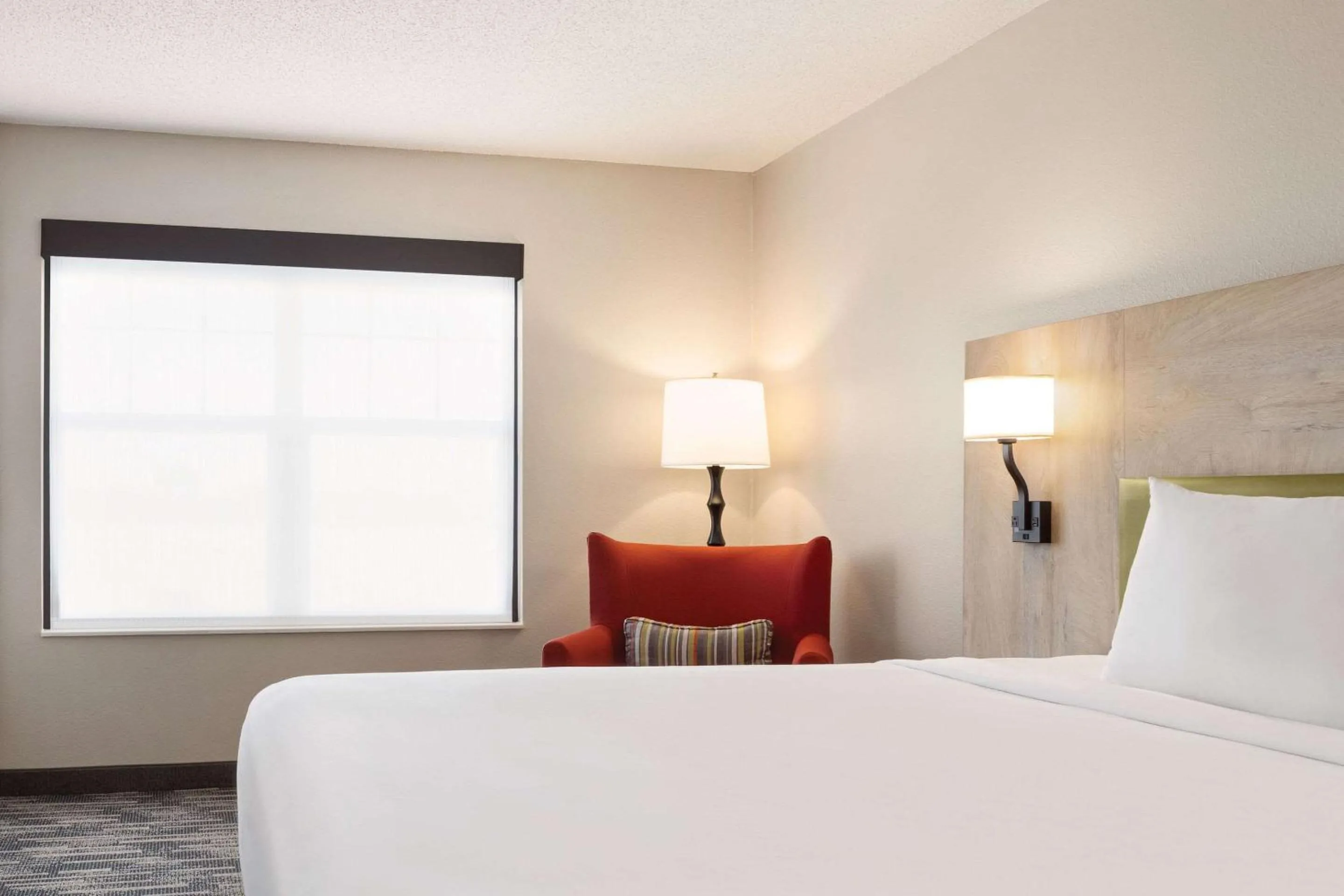 Bedroom, Bed in Country Inn & Suites by Radisson, St Cloud East, MN