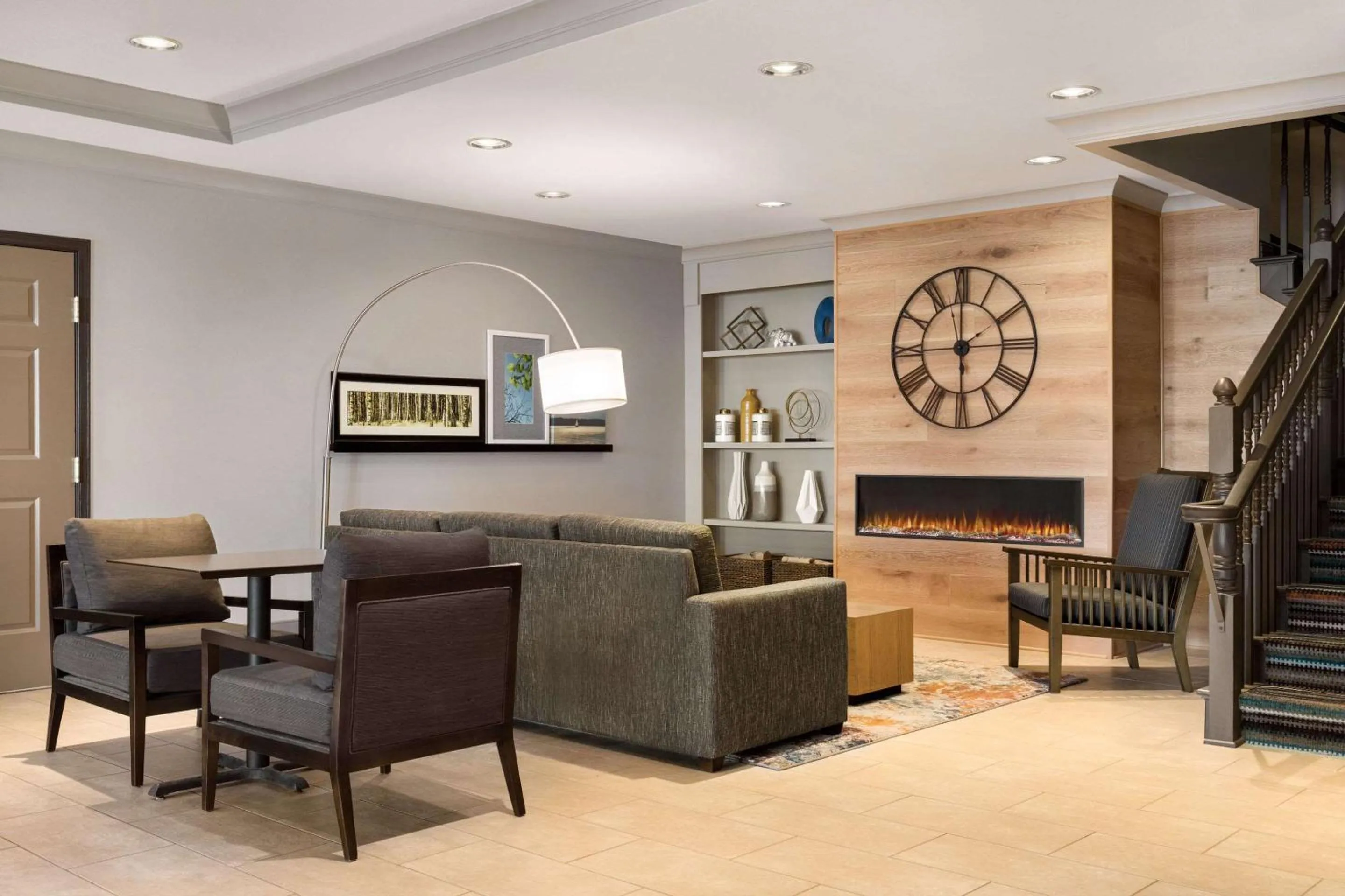 Lobby or reception in Country Inn & Suites by Radisson, St Cloud East, MN