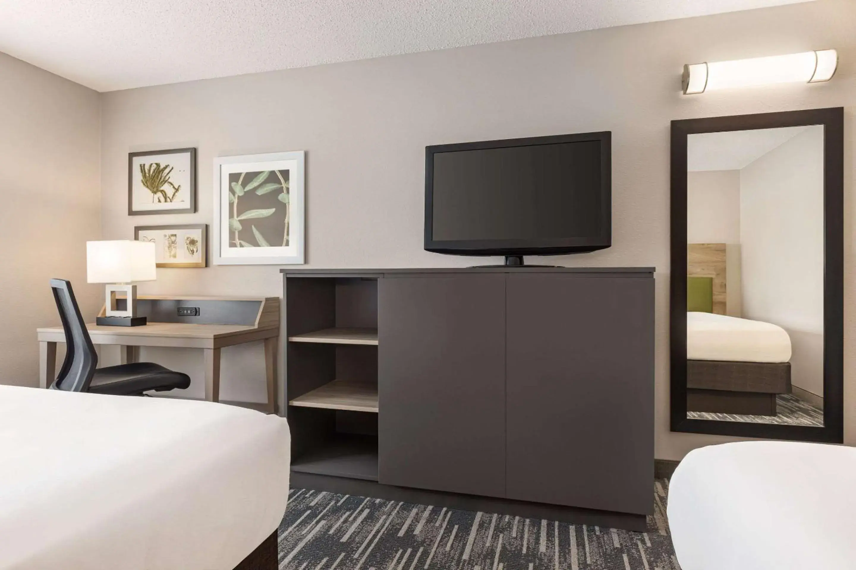 Bedroom, Bed in Country Inn & Suites by Radisson, St Cloud East, MN Bedroom, Bed in Country Inn & Suites by Radisson, St Cloud East, MN