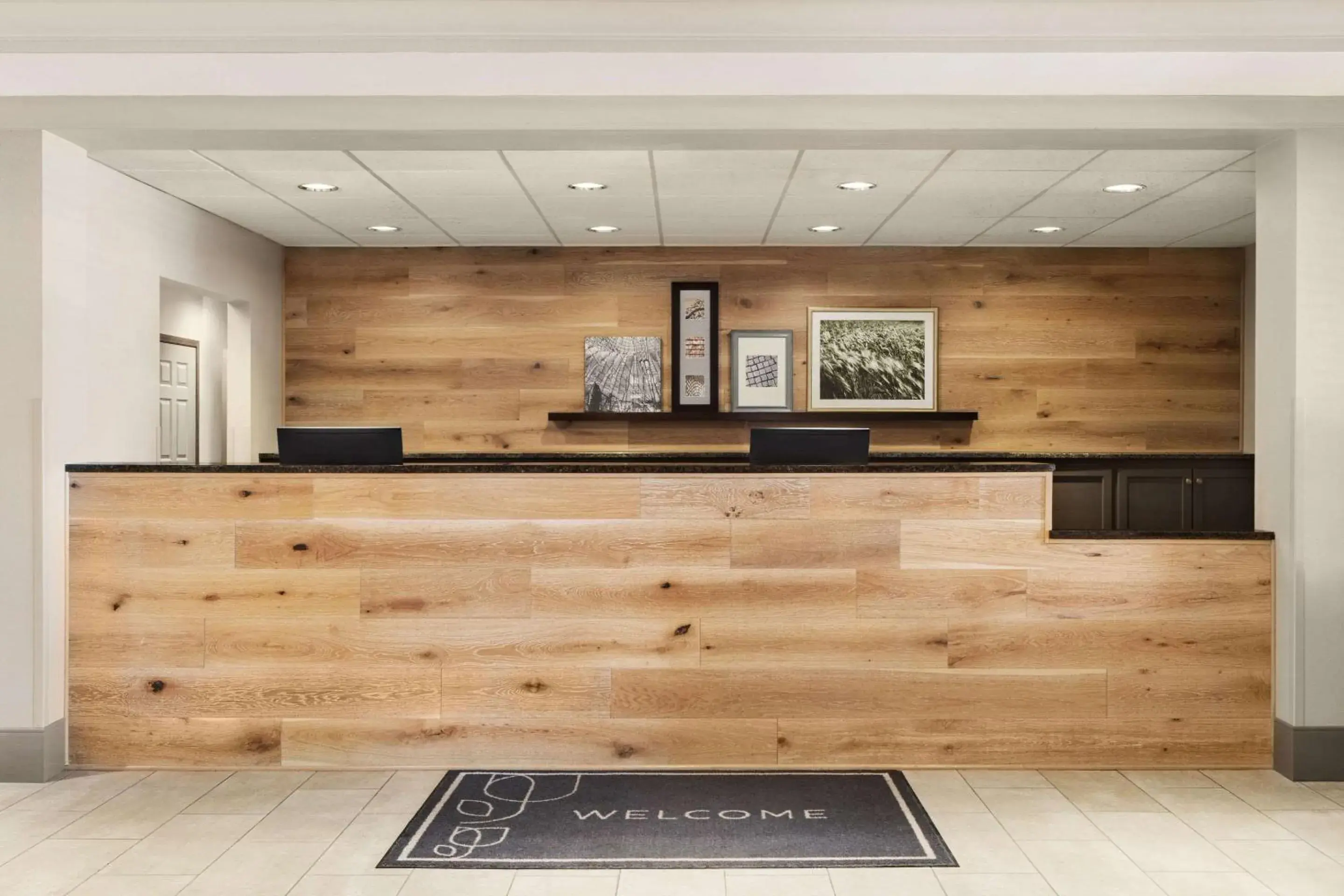 Lobby or reception in Country Inn & Suites by Radisson, St Cloud East, MN Lobby or reception in Country Inn & Suites by Radisson, St Cloud East, MN