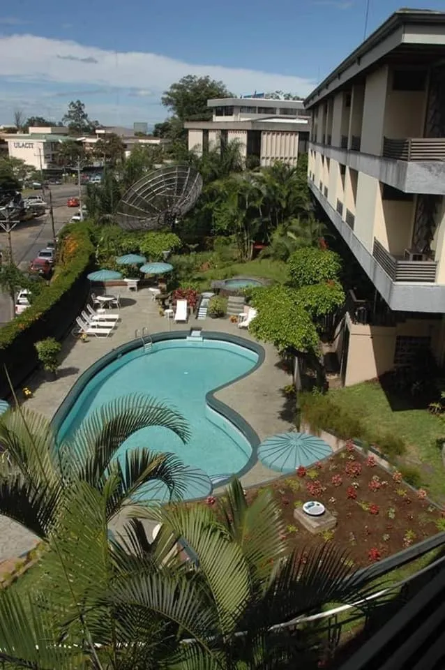 Swimming pool in Hotel Villa Tournon