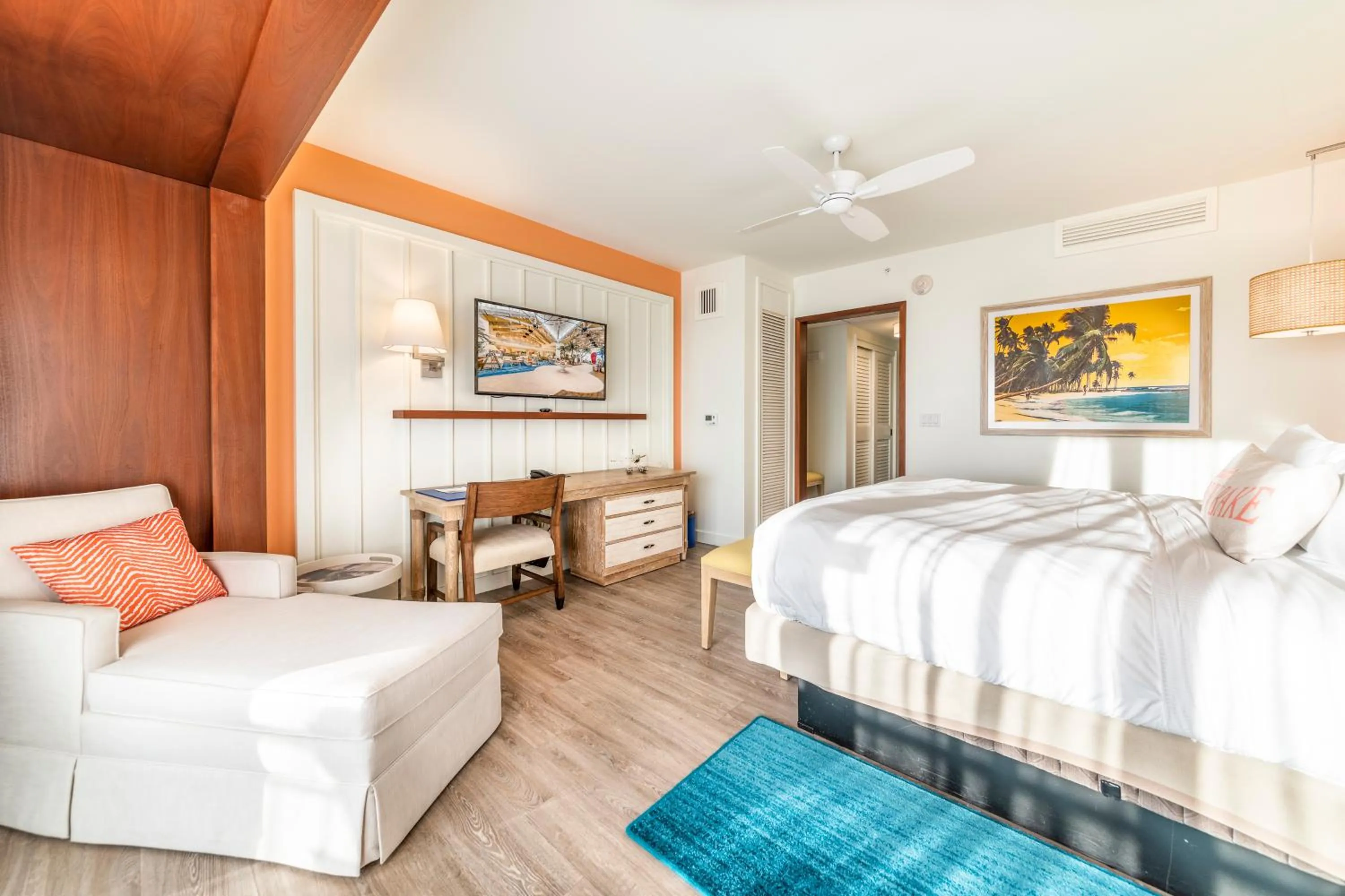 Photo of the whole room, Bed in Margaritaville Resort Orlando