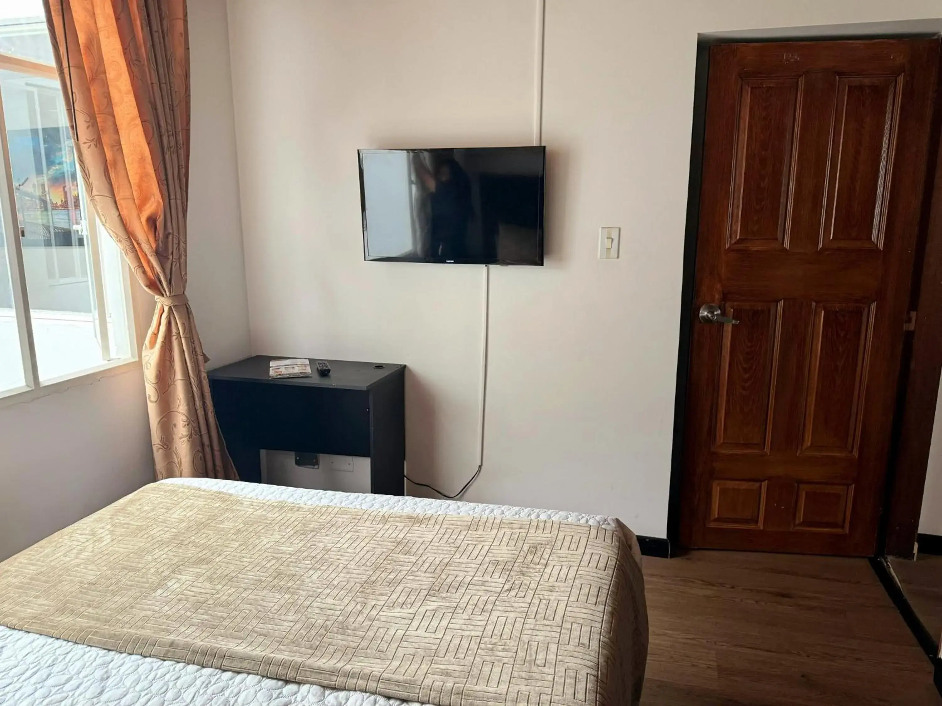 Classic Quadruple Room in Oporto 83 Classic Quadruple Room in Oporto 83