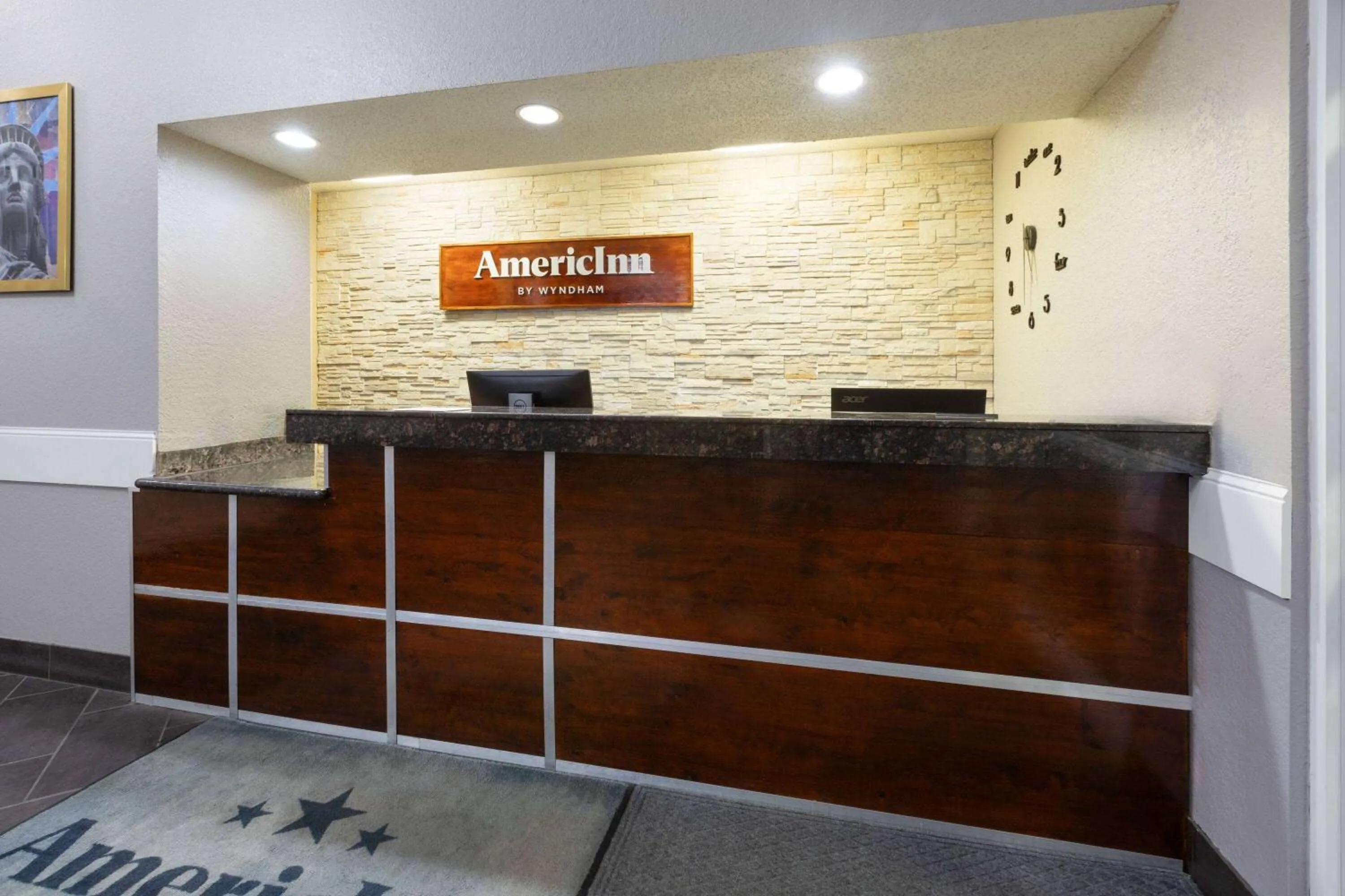 Lobby or reception in AmericInn by Wyndham Grinnell