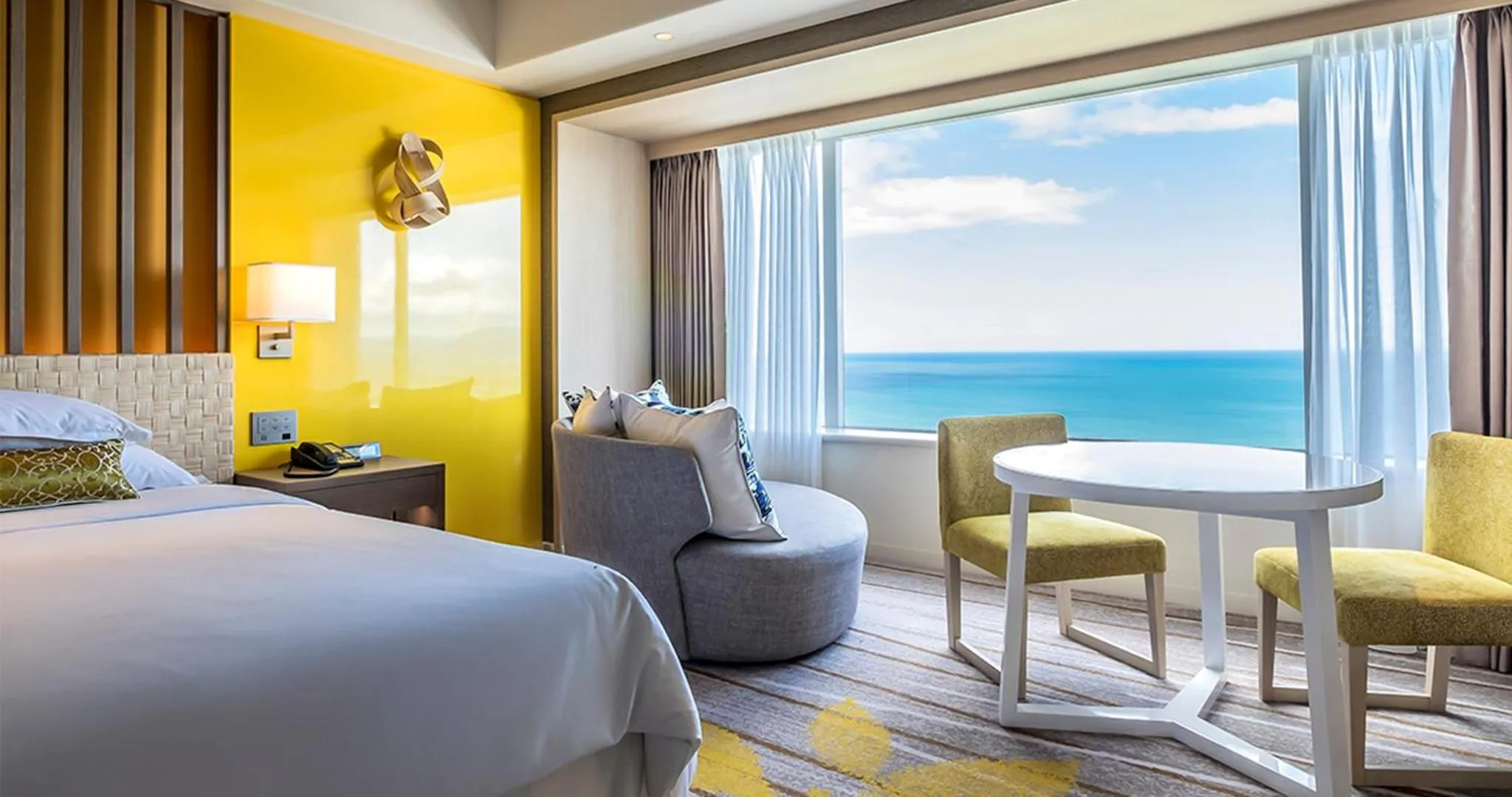 Bed in Phoenix Seagaia Ocean Tower