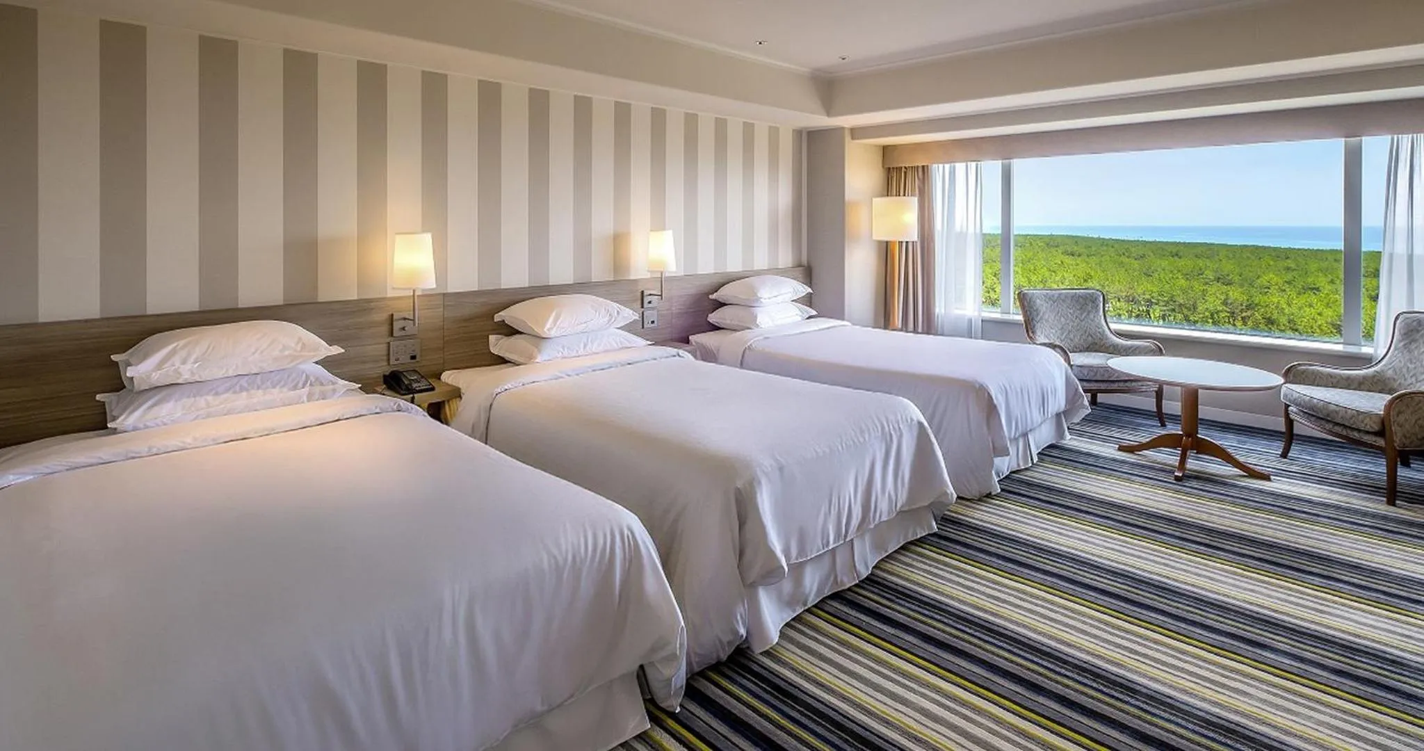 Bed in Phoenix Seagaia Ocean Tower