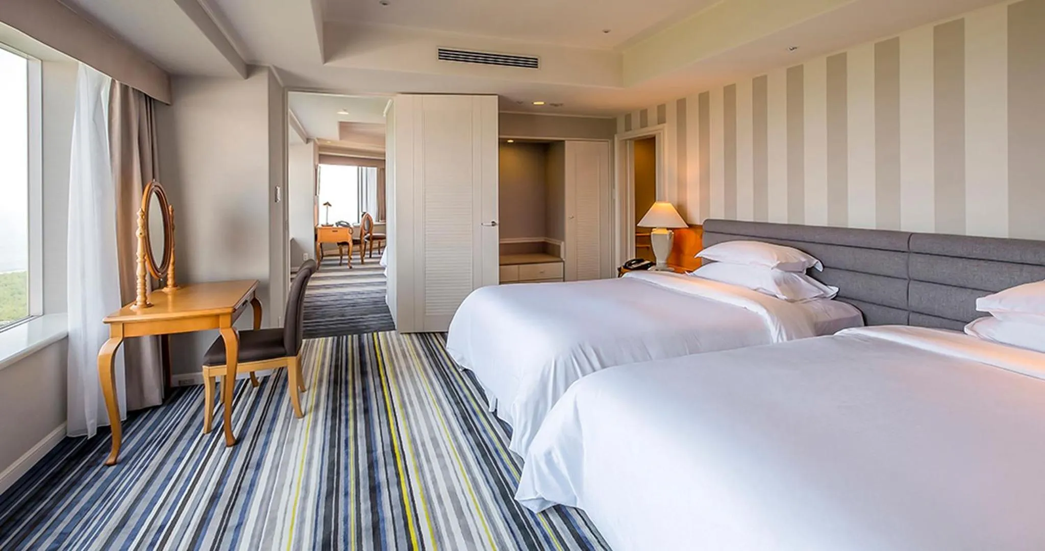 Bed in Phoenix Seagaia Ocean Tower