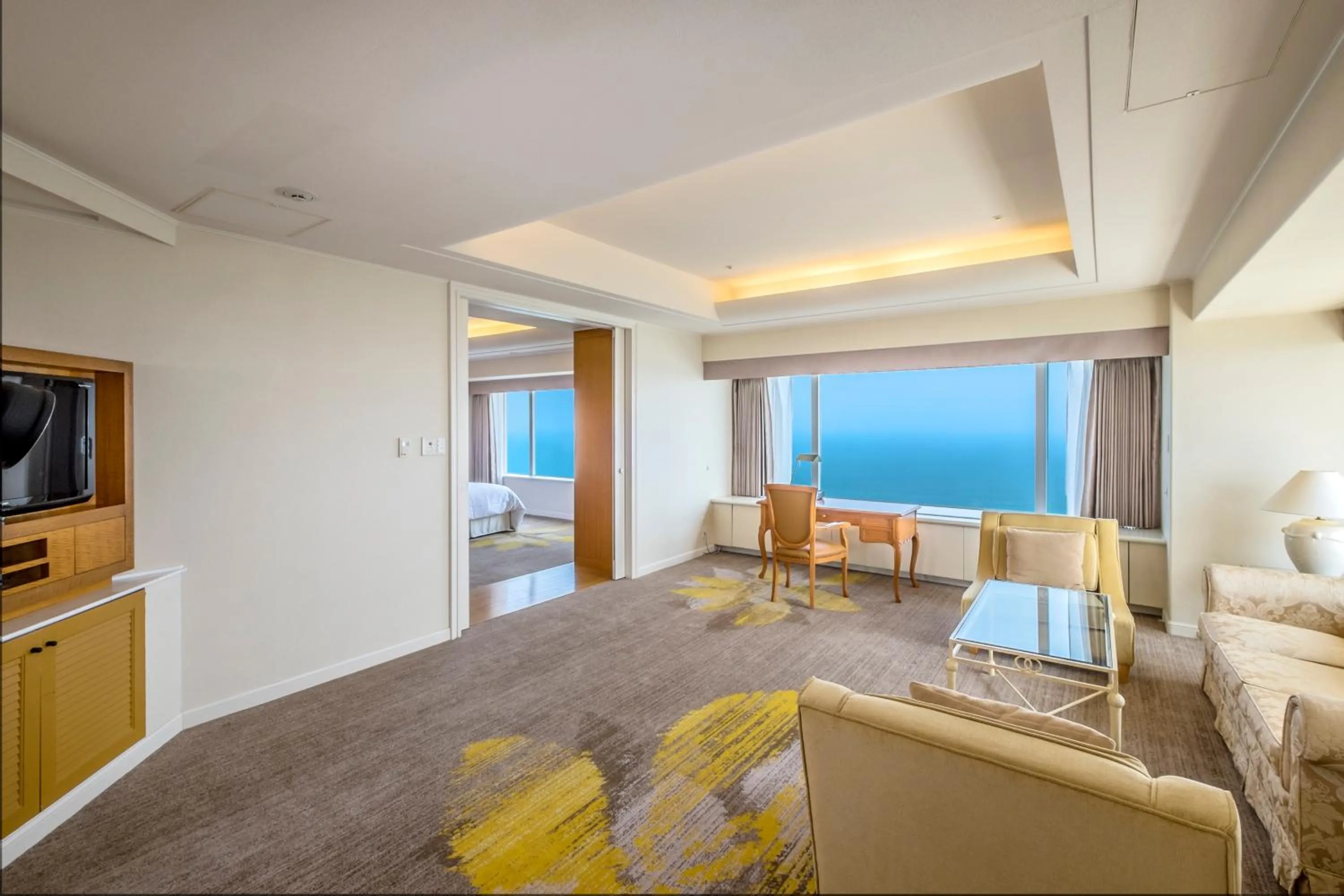 Photo of the whole room in Phoenix Seagaia Ocean Tower