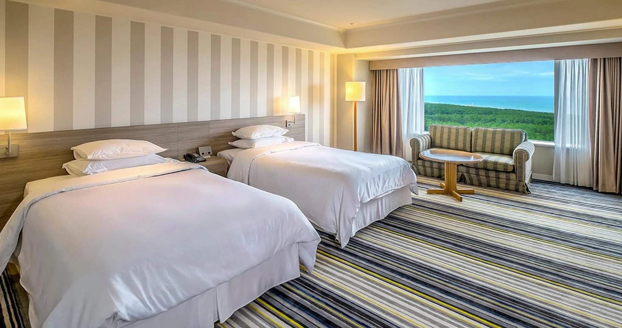 Bed in Phoenix Seagaia Ocean Tower