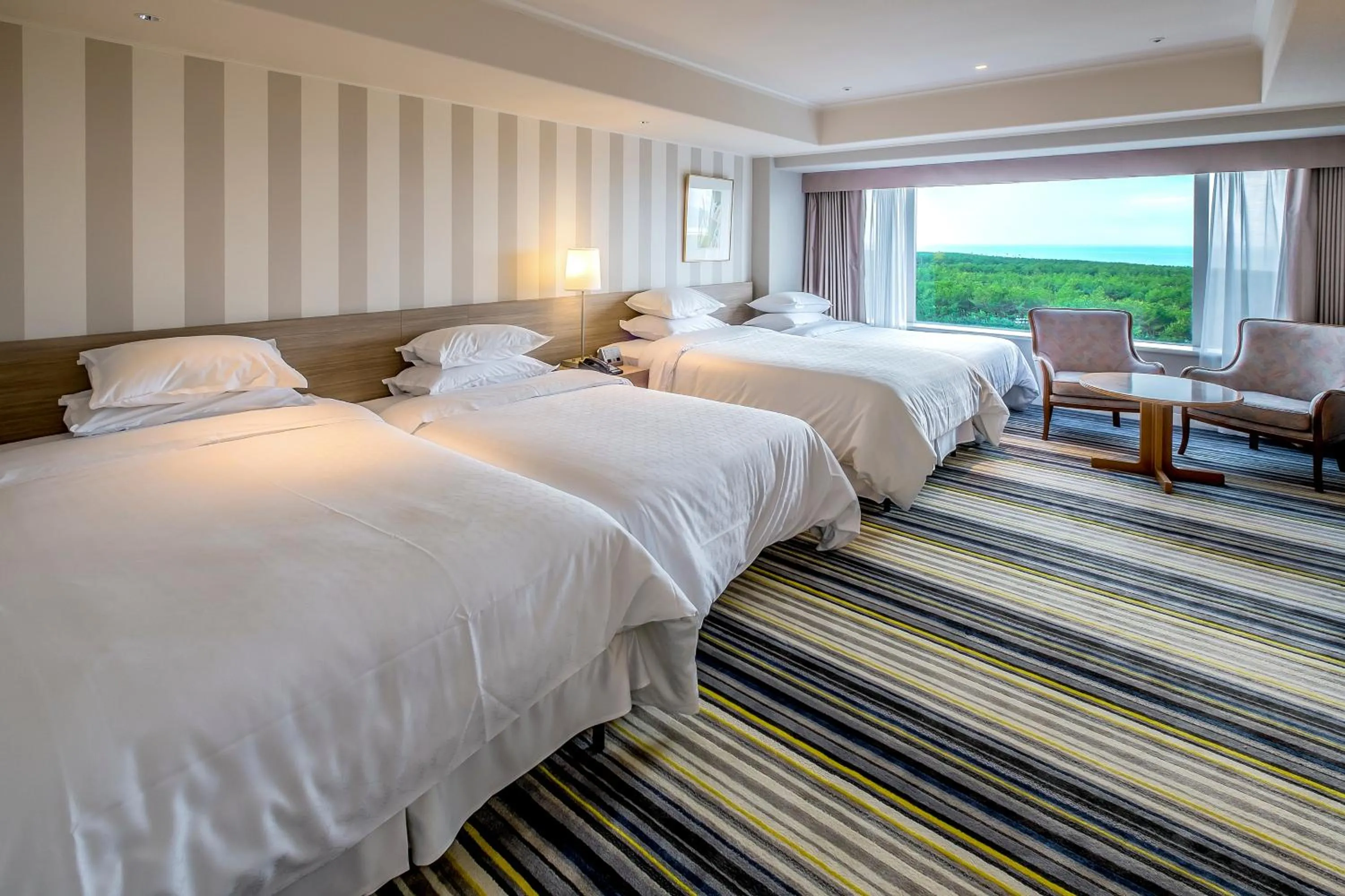 Standard Quadruple Room - Non-Smoking in Sheraton Grande Ocean Resort