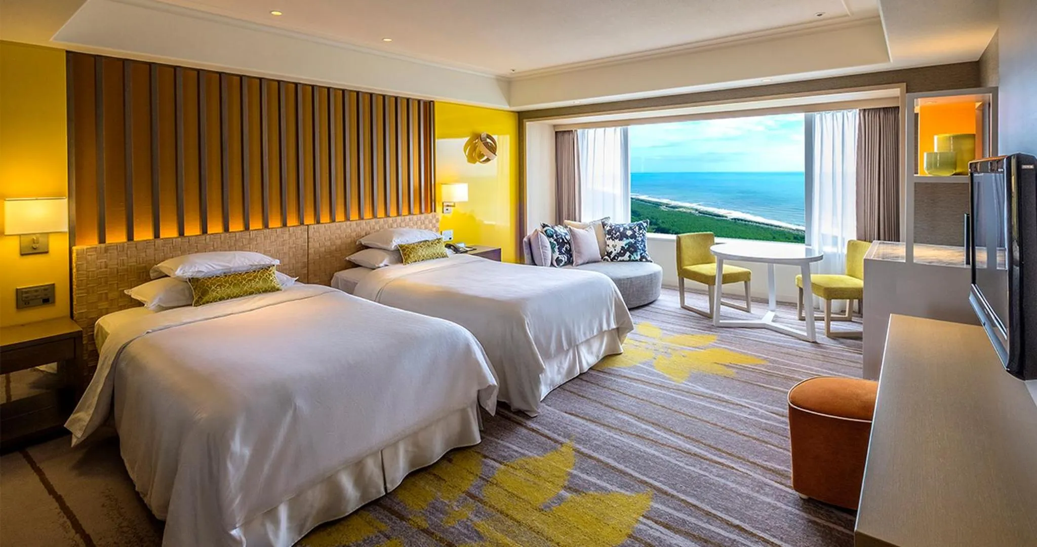 Bed in Phoenix Seagaia Ocean Tower