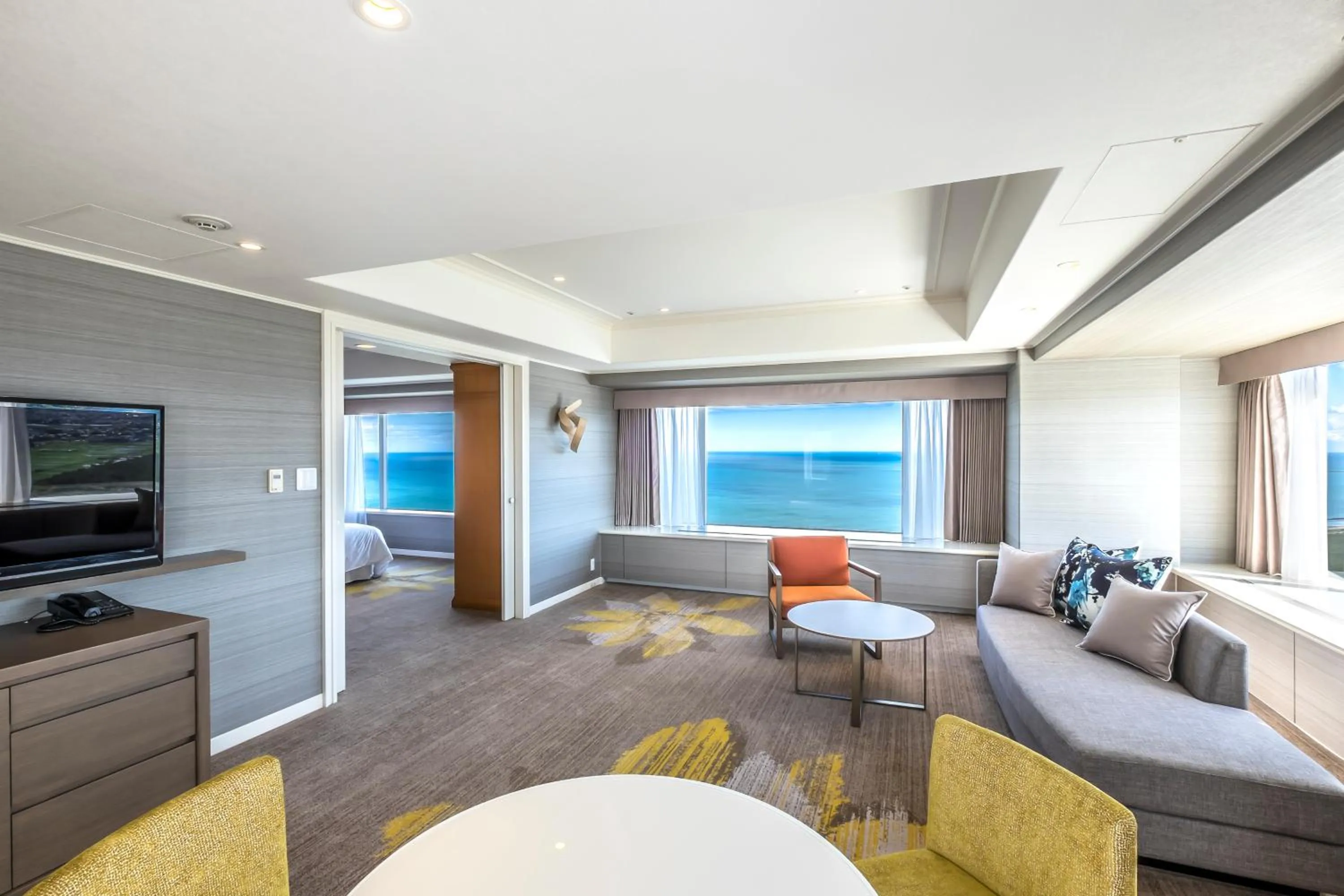 Photo of the whole room in Phoenix Seagaia Ocean Tower