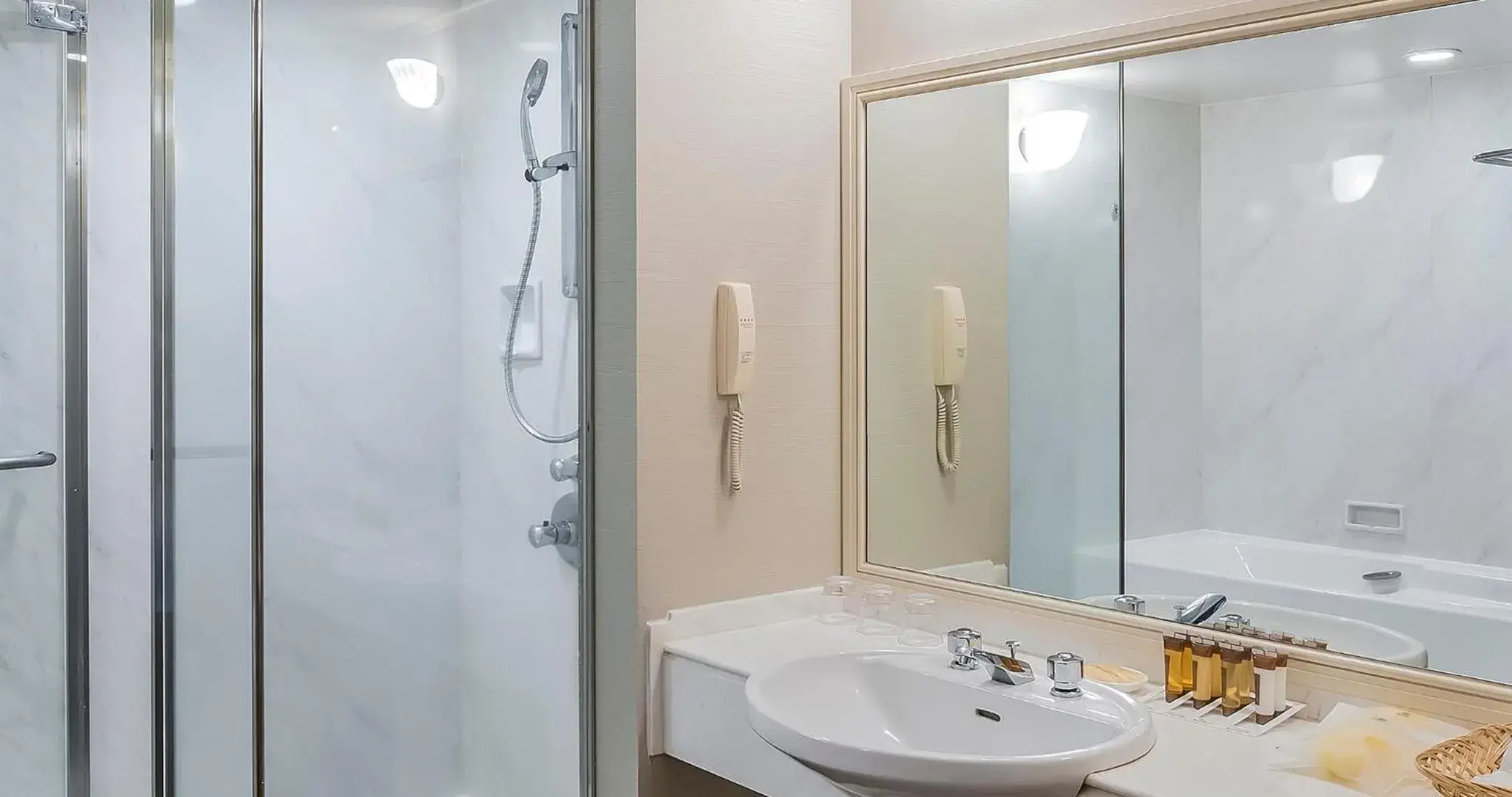 Standard Twin Room - single occupancy - Non-Smoking in Phoenix Seagaia Ocean Tower Standard Twin Room - single occupancy - Non-Smoking in Phoenix Seagaia Ocean Tower