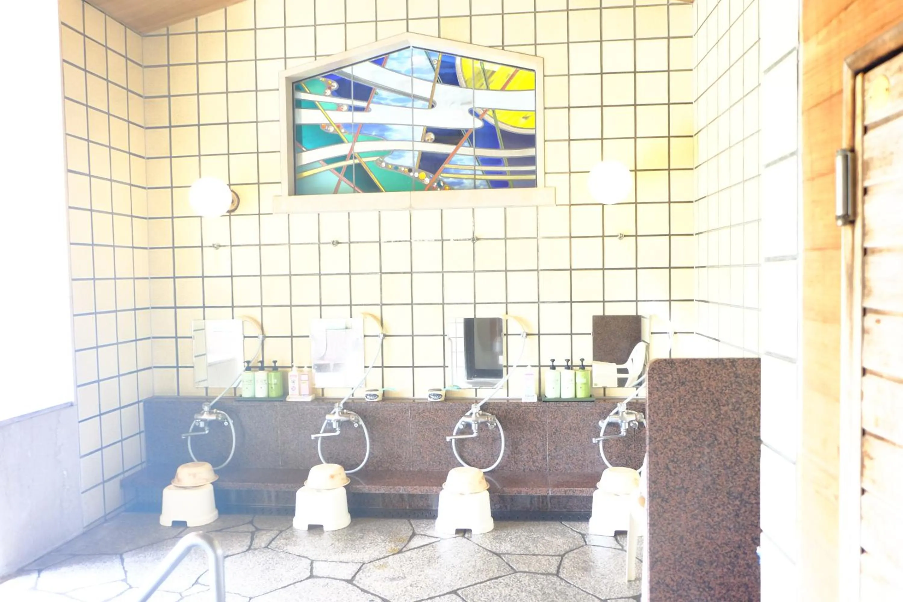 Hot Spring Bath in Lake Yamanakako Shuzansou