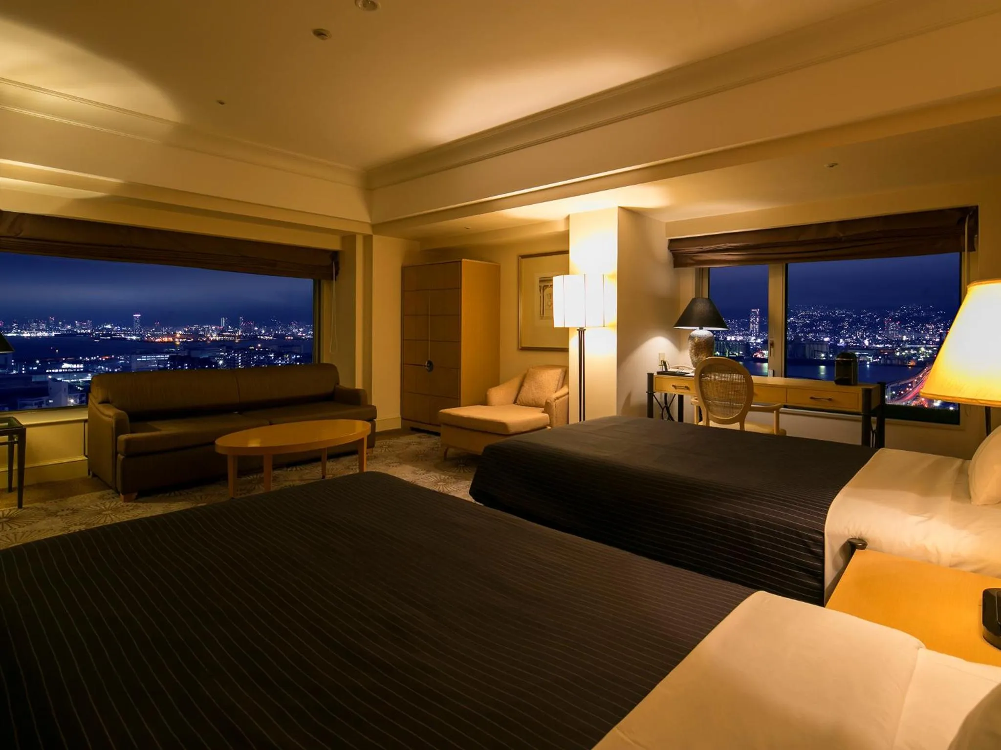 View (from property/room), Bed in Kobe Bay Sheraton Hotel & Towers
