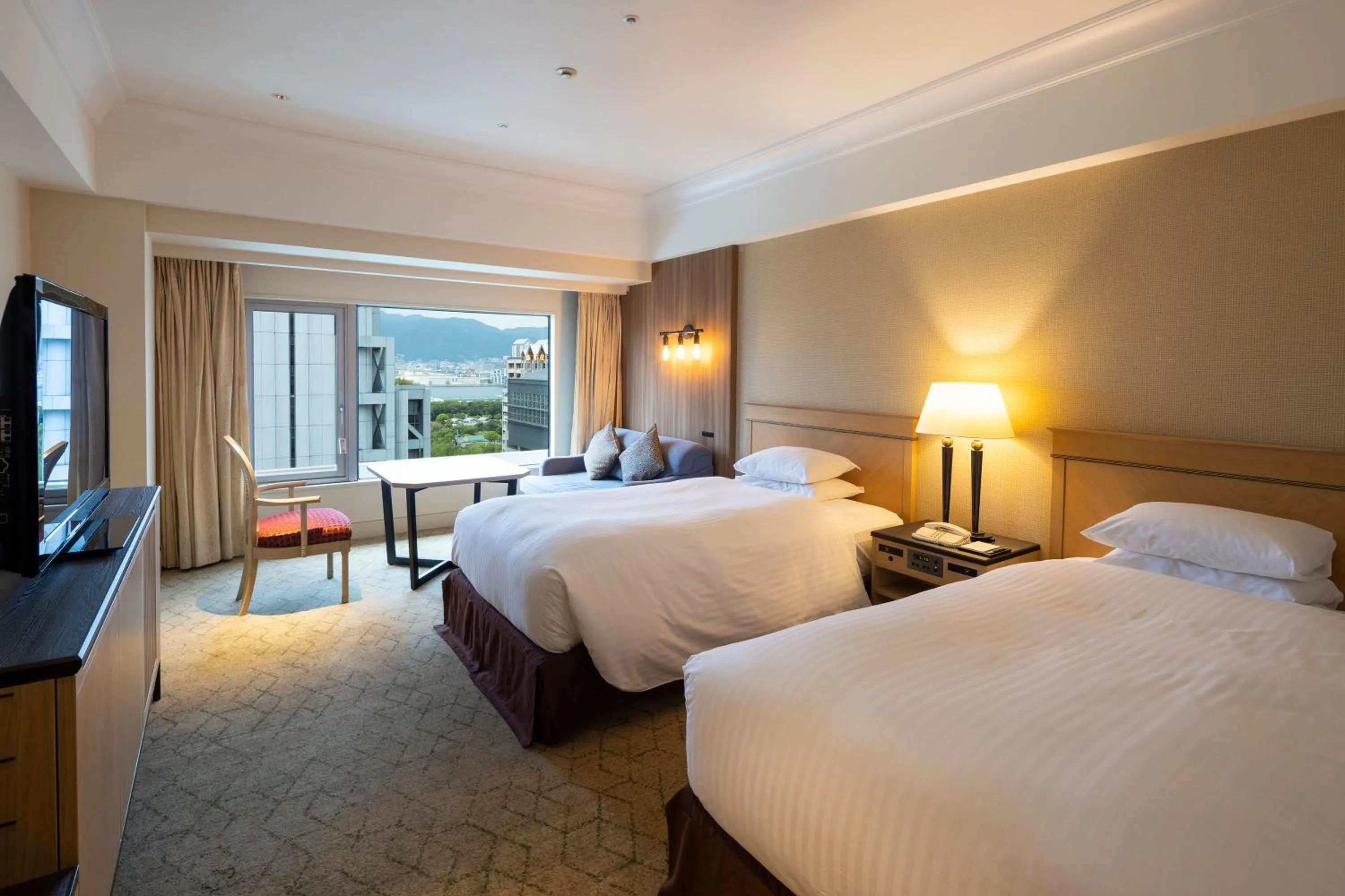 Photo of the whole room, Bed in Kobe Bay Sheraton Hotel & Towers