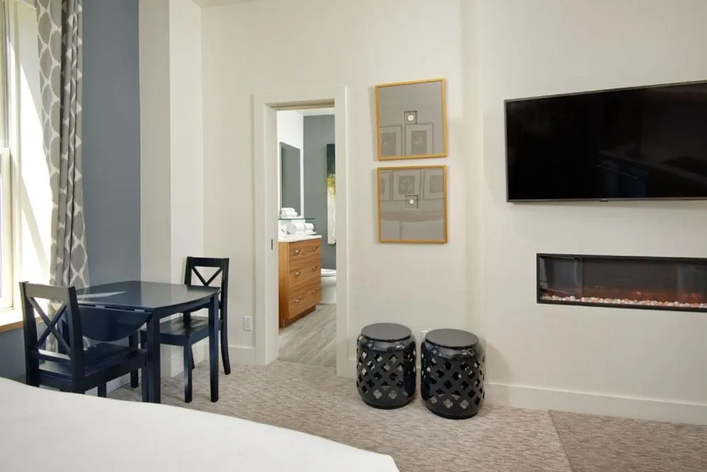 Seating area in Independence Square 212, Studio with Beautiful Finishes. A+ Location in Downtown Aspen