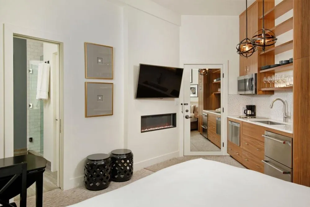 Kitchen or kitchenette, Bed in Independence Square 212, Studio with Beautiful Finishes. A+ Location in Downtown Aspen