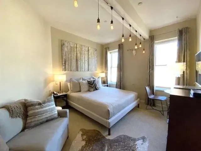 Independence Square 304, Stylish Hotel Room with Downtown Views & Great Location Independence Square 304, Stylish Hotel Room with Downtown Views & Great Location