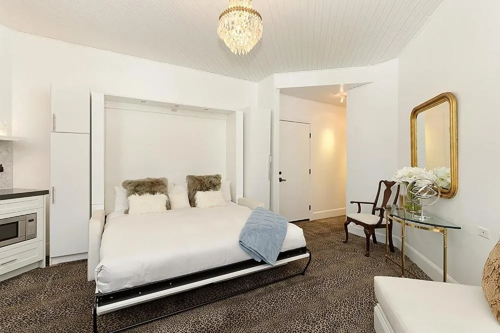 Independence Square 310, Chic, Remodeled Studio w/ Great Location in Aspen, A/C, & Kitchenette