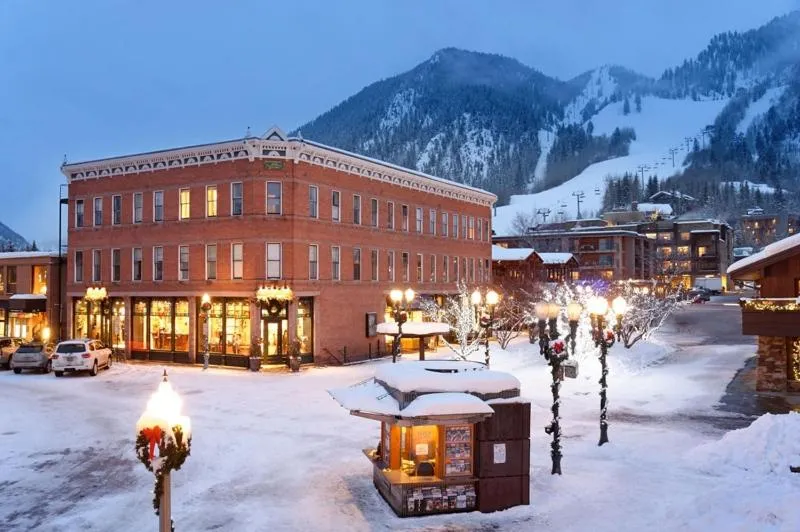 Property building in Independence Square 203, Stunning Suite w/ Great Views of Downtown Aspen