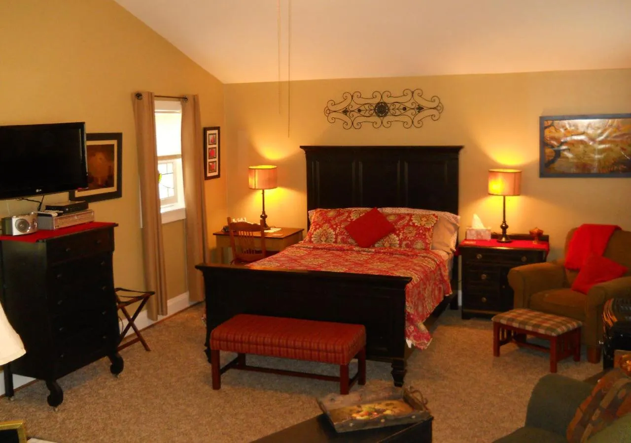 Photo of the whole room, Bed in Piney Hill B&B and Cottages