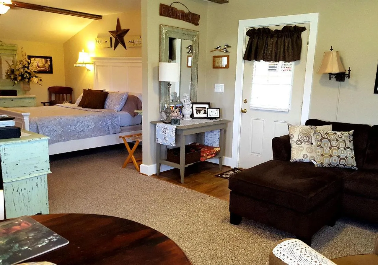Living room, Bed in Piney Hill B&B and Cottages