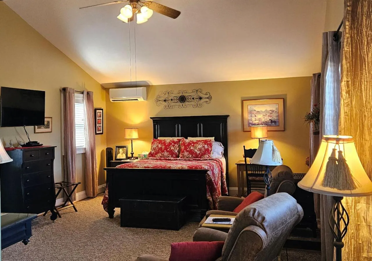 Bedroom, Bed in Piney Hill B&B and Cottages