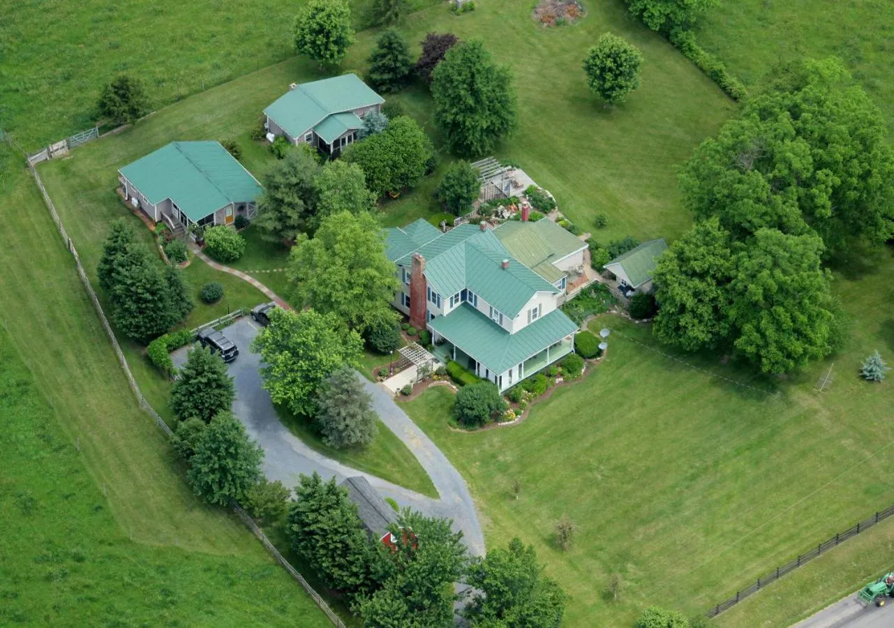 Property building in Piney Hill B&B and Cottages