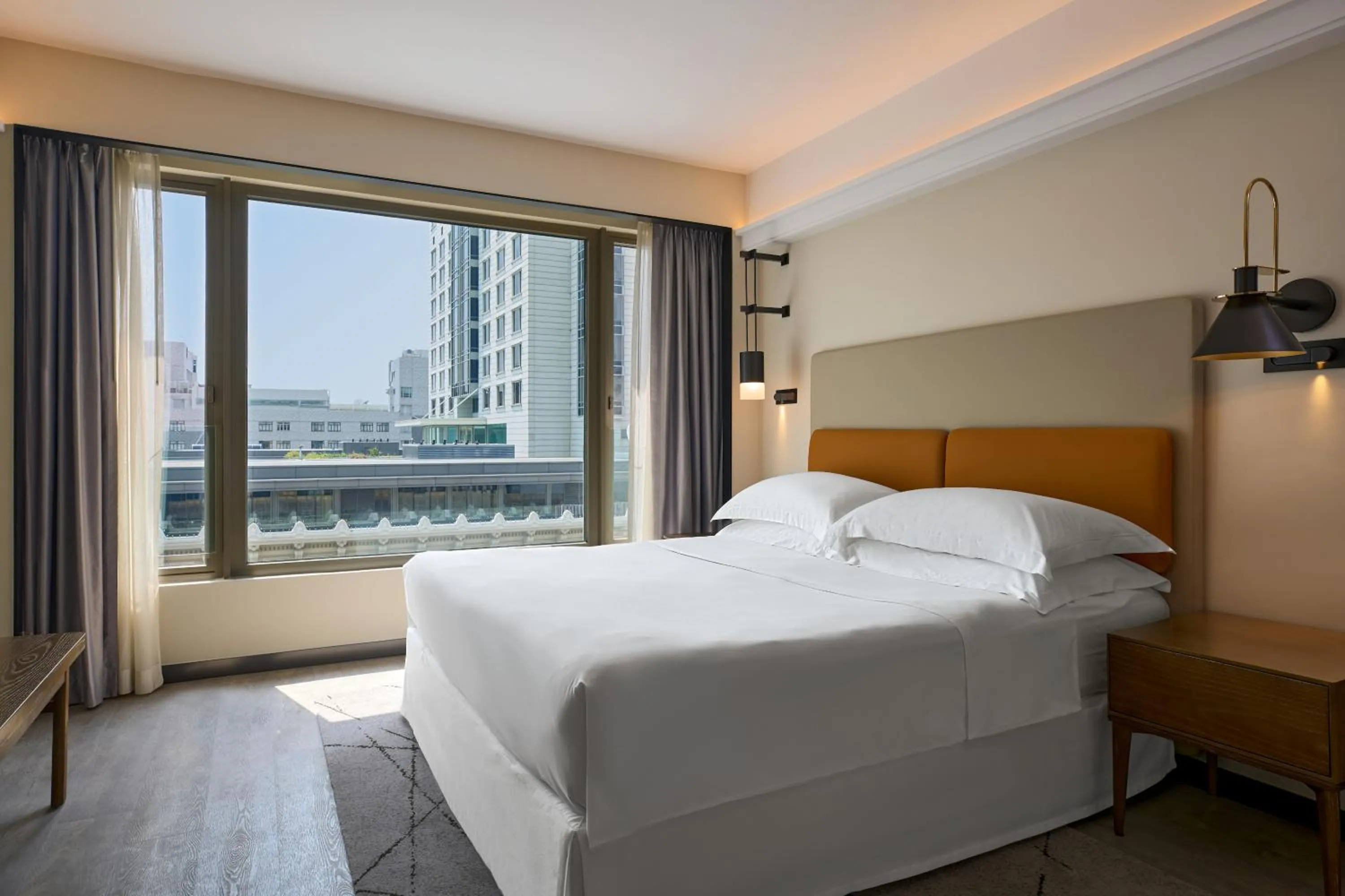 Bedroom, Bed in Sheraton Hong Kong Hotel & Towers