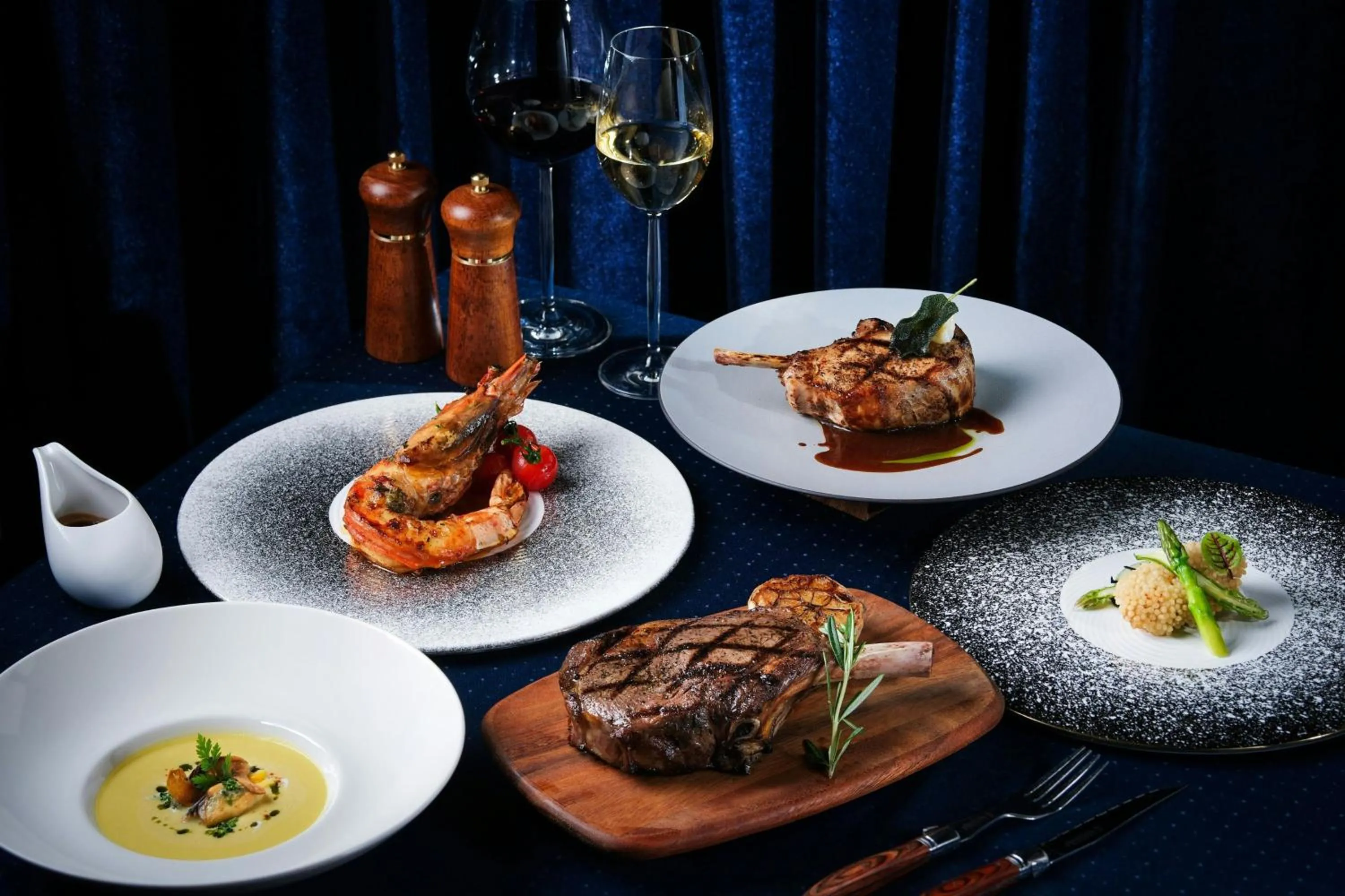 Lounge or bar in Sheraton Hong Kong Hotel & Towers