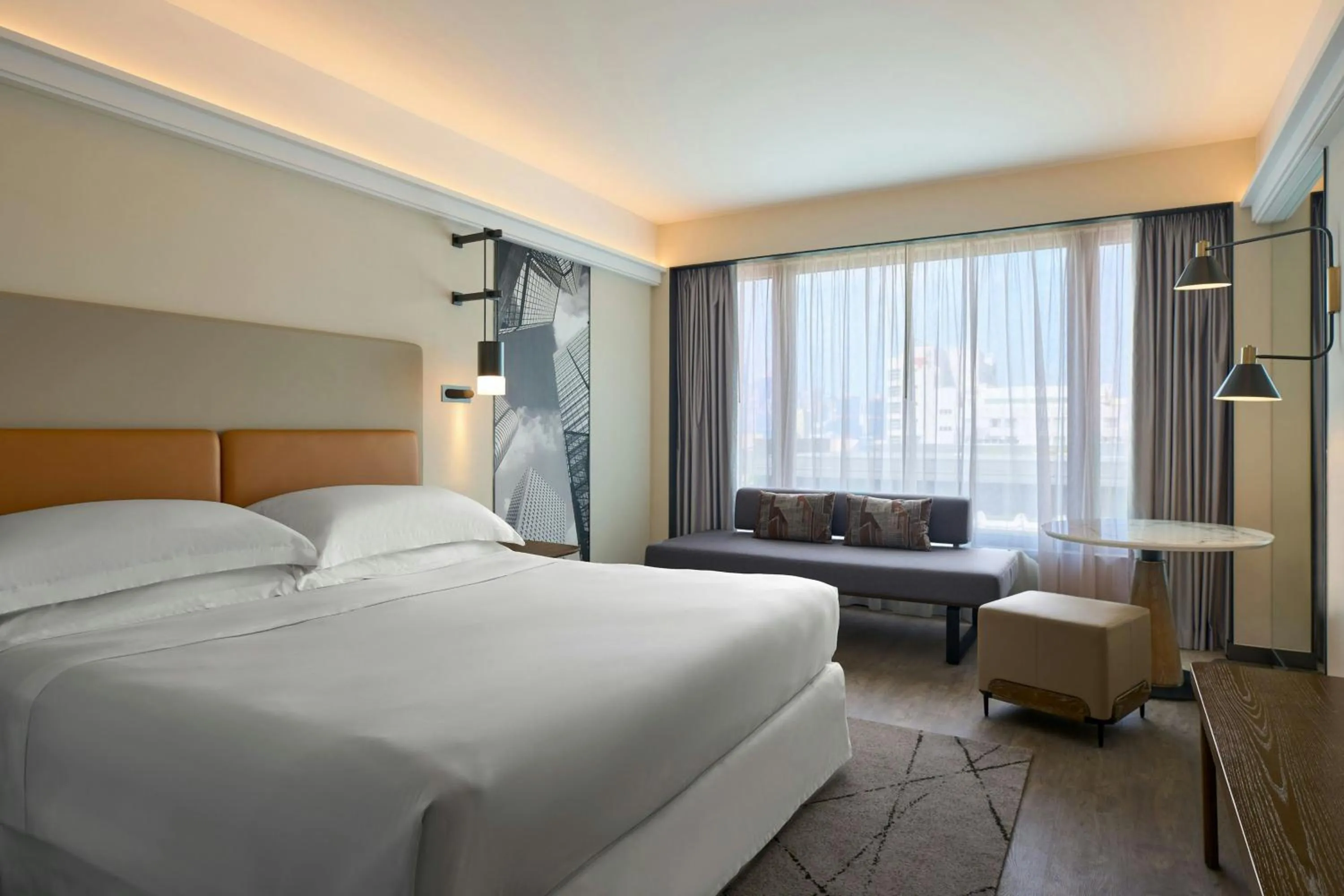 Photo of the whole room, Bed in Sheraton Hong Kong Hotel & Towers