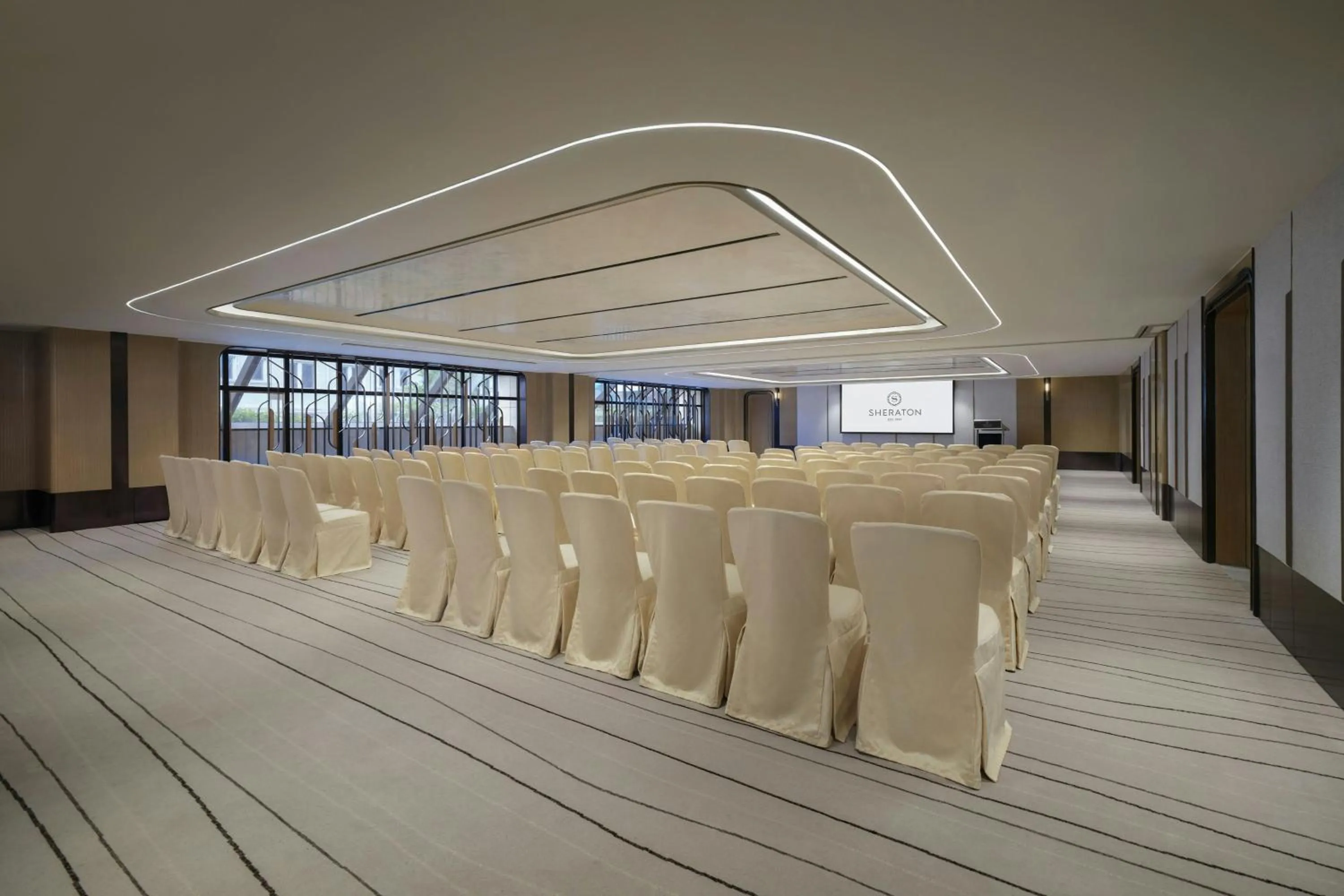 Entertainment in Sheraton Hong Kong Hotel & Towers