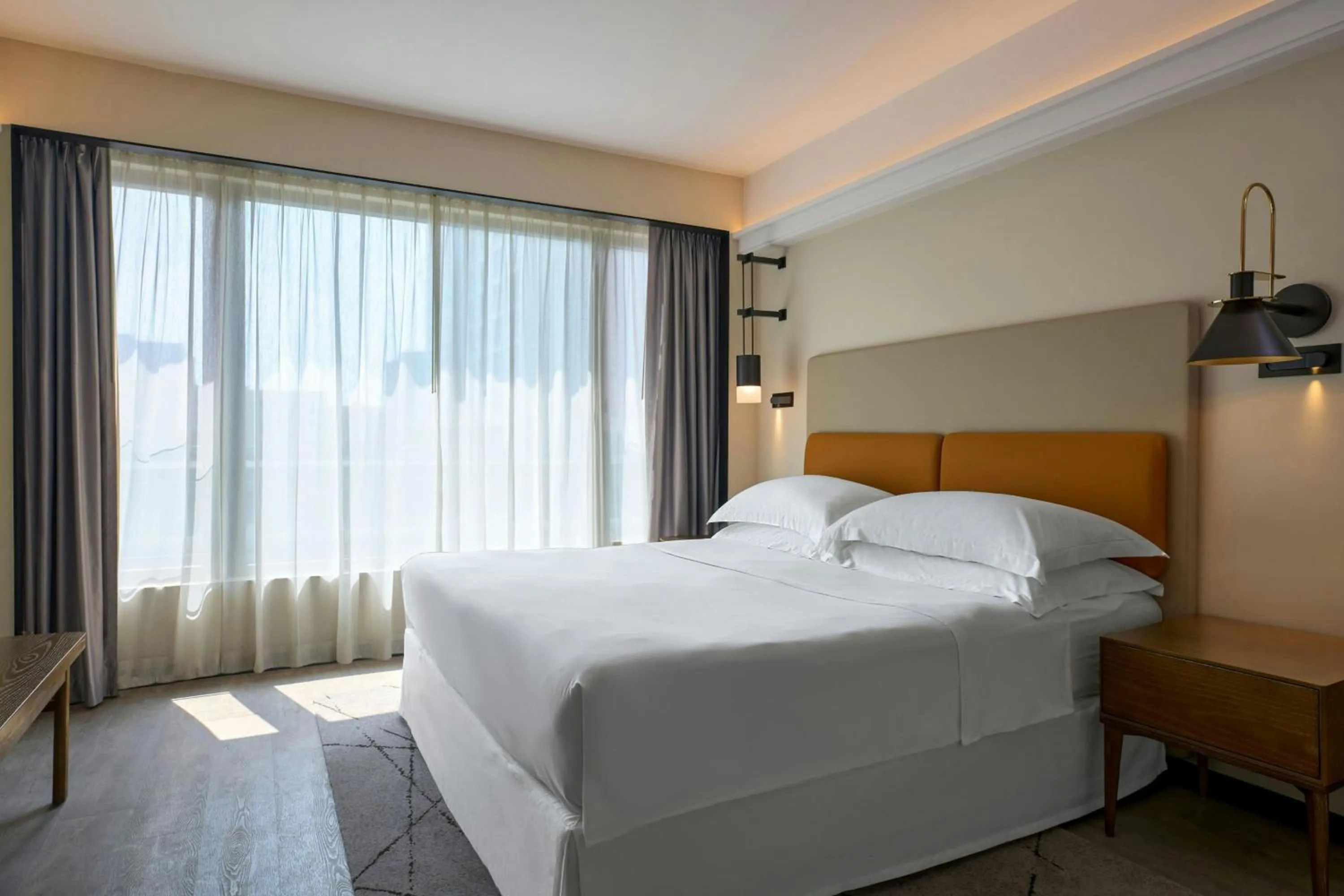 Bedroom, Bed in Sheraton Hong Kong Hotel & Towers