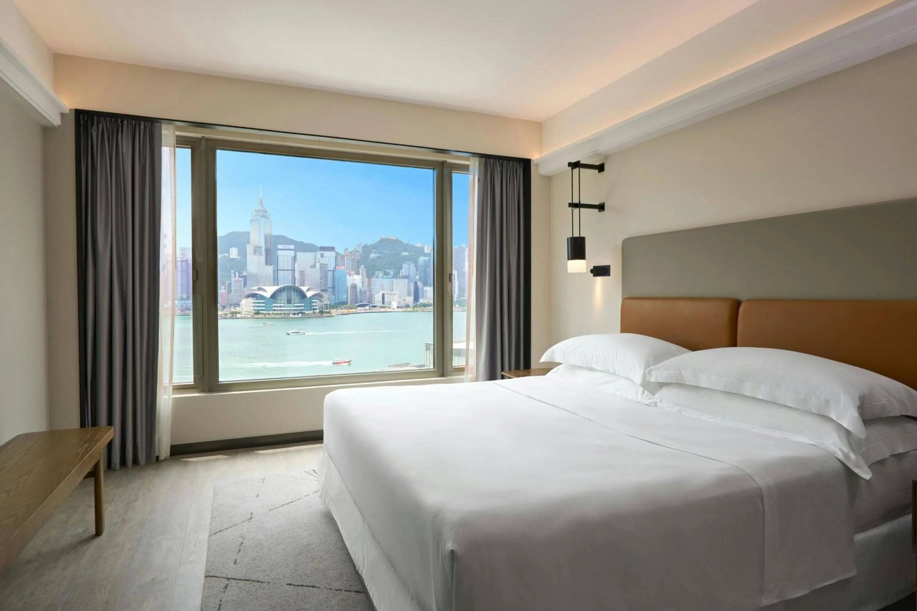Bedroom, Bed in Sheraton Hong Kong Hotel & Towers