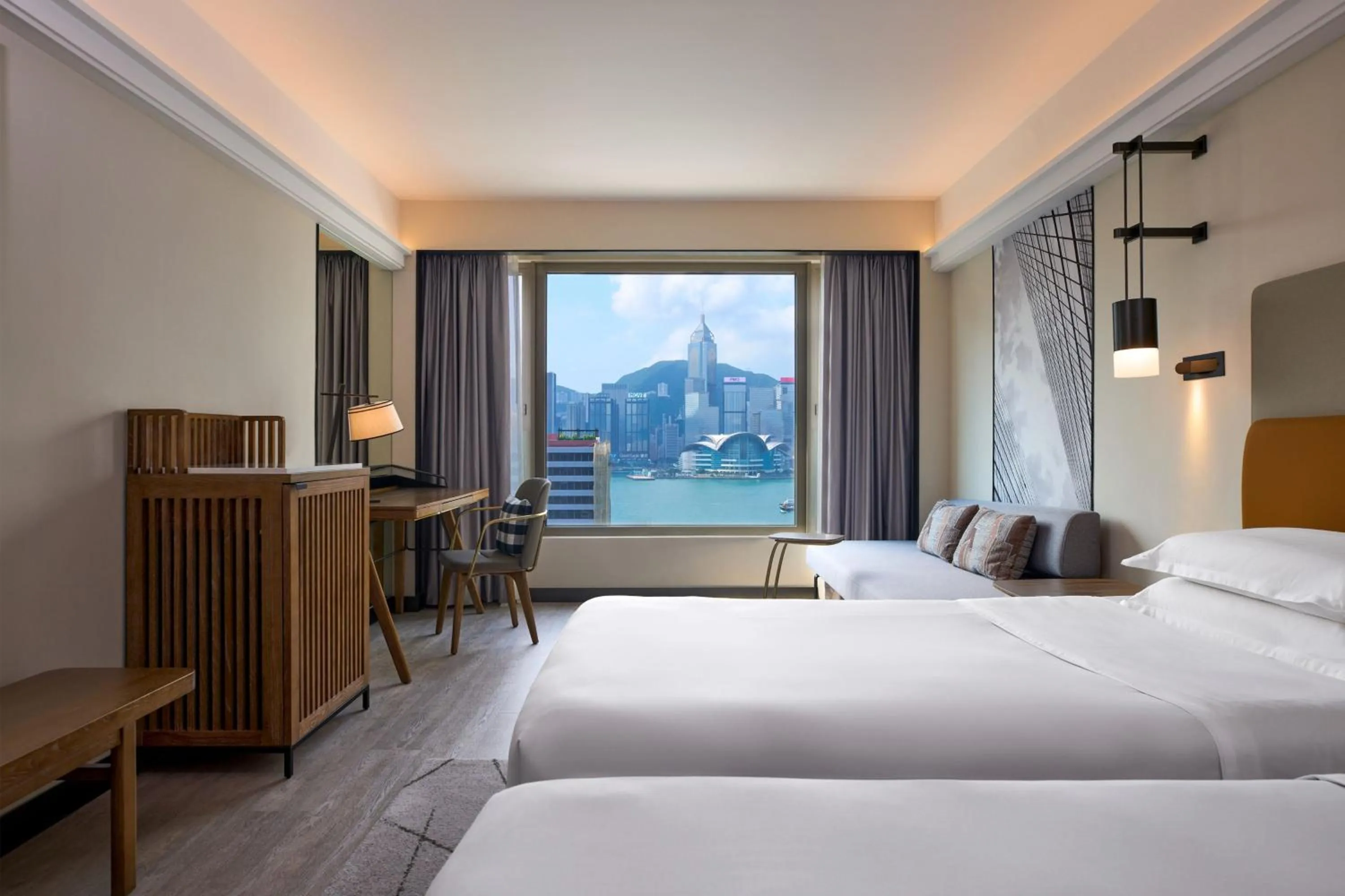 Photo of the whole room, Bed in Sheraton Hong Kong Hotel & Towers