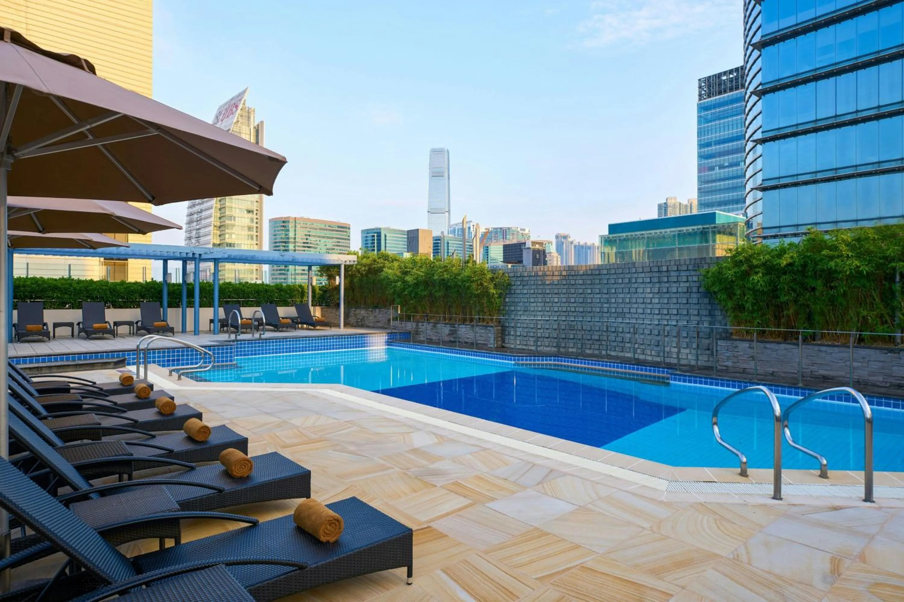 Swimming pool in Sheraton Hong Kong Hotel & Towers