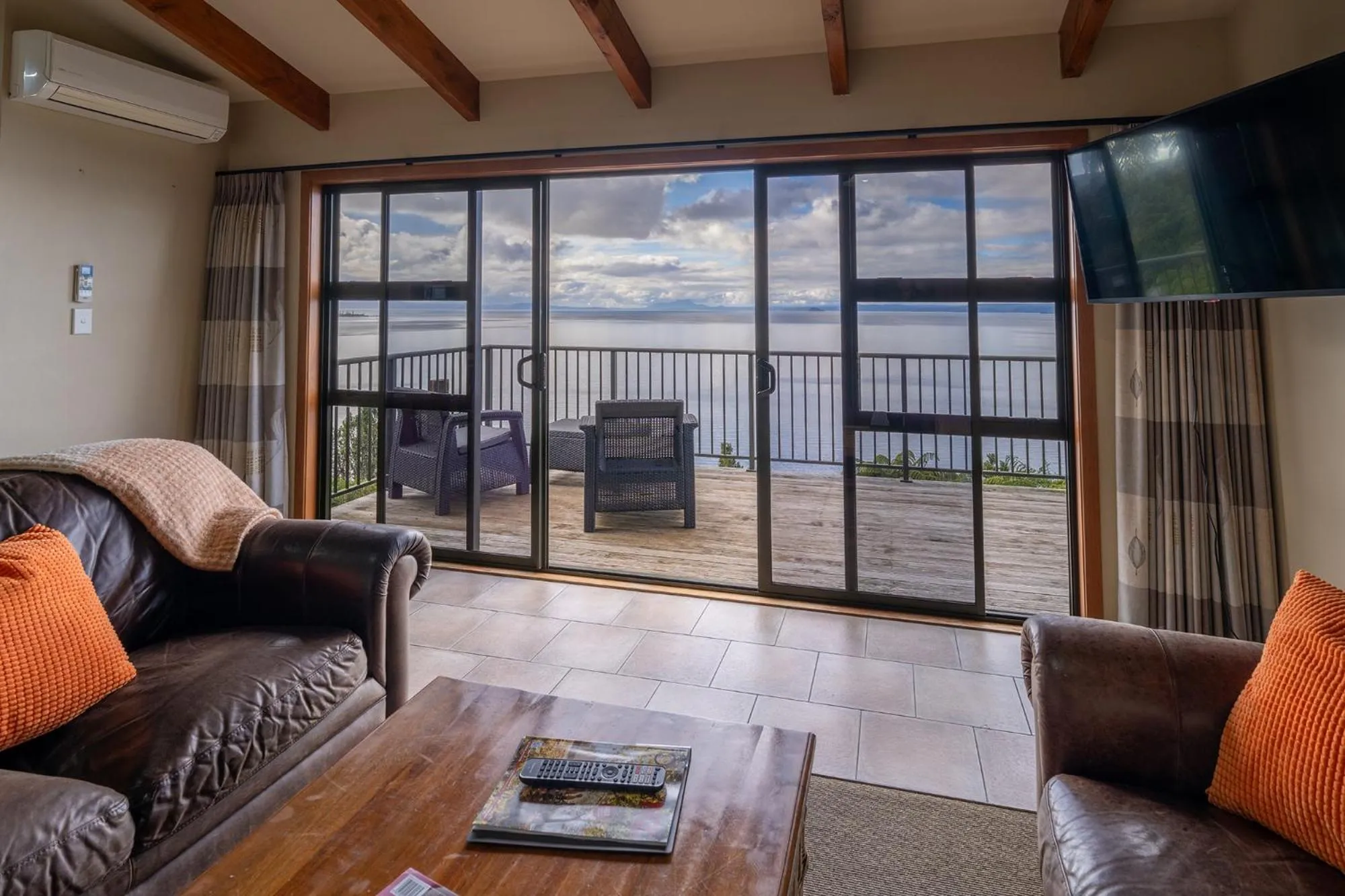 TV and multimedia in Oreti Collection - By Vacations in Paradise