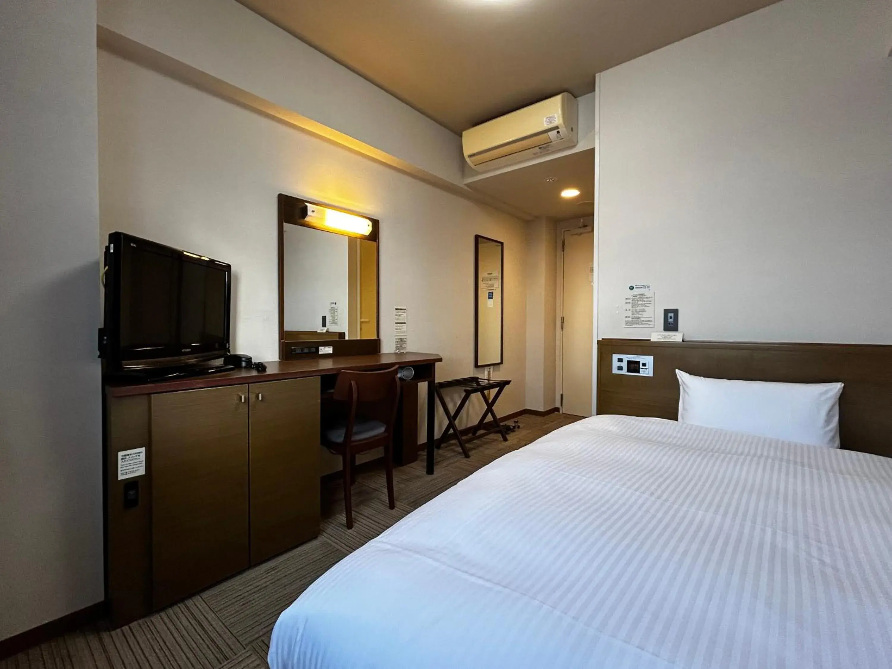 Single Room - single occupancy - Smoking in Hotel Route-Inn Marugame Single Room - single occupancy - Smoking in Hotel Route-Inn Marugame