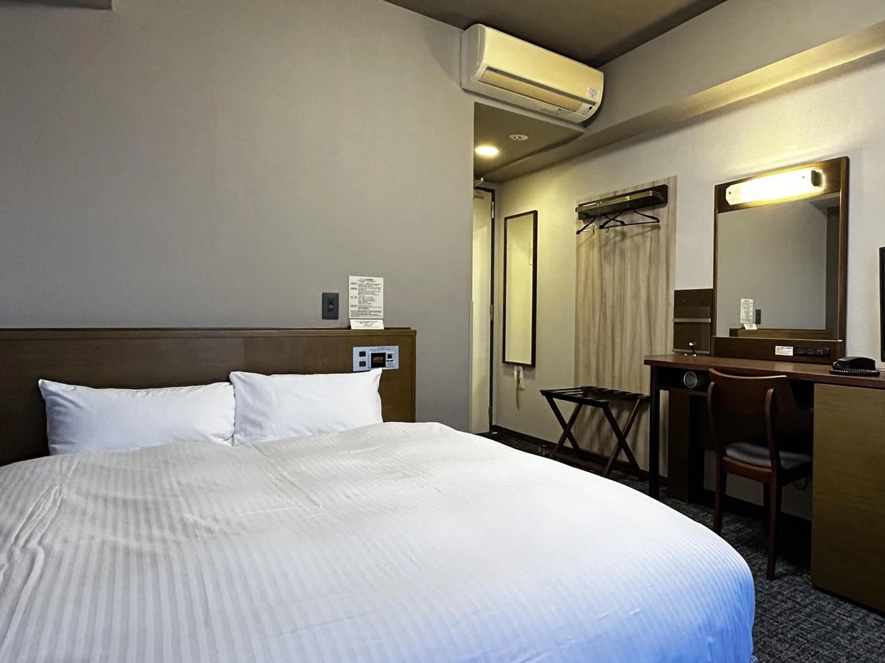 Photo of the whole room, Bed in Hotel Route-Inn Marugame