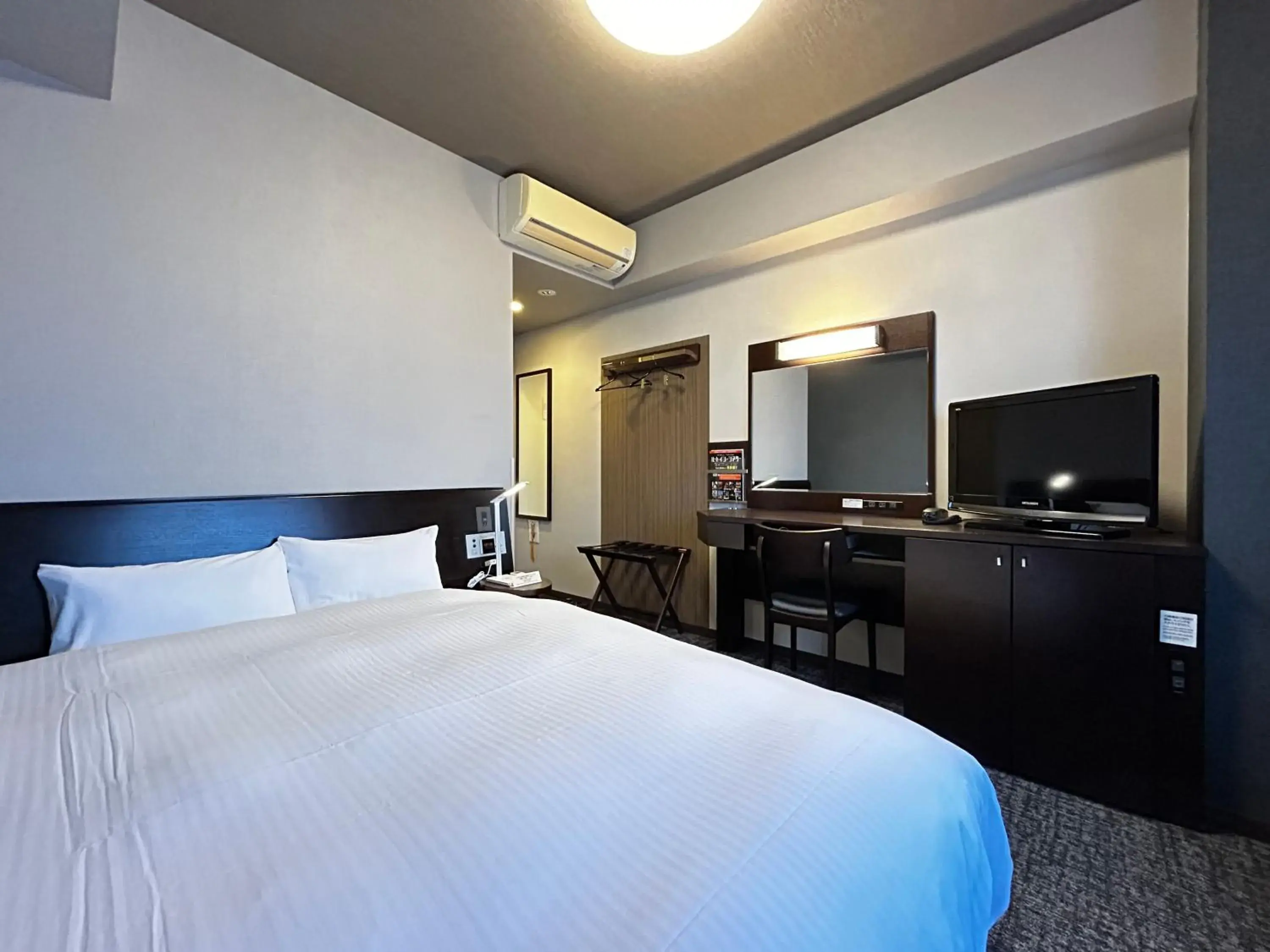Photo of the whole room, Bed in Hotel Route-Inn Marugame Photo of the whole room, Bed in Hotel Route-Inn Marugame